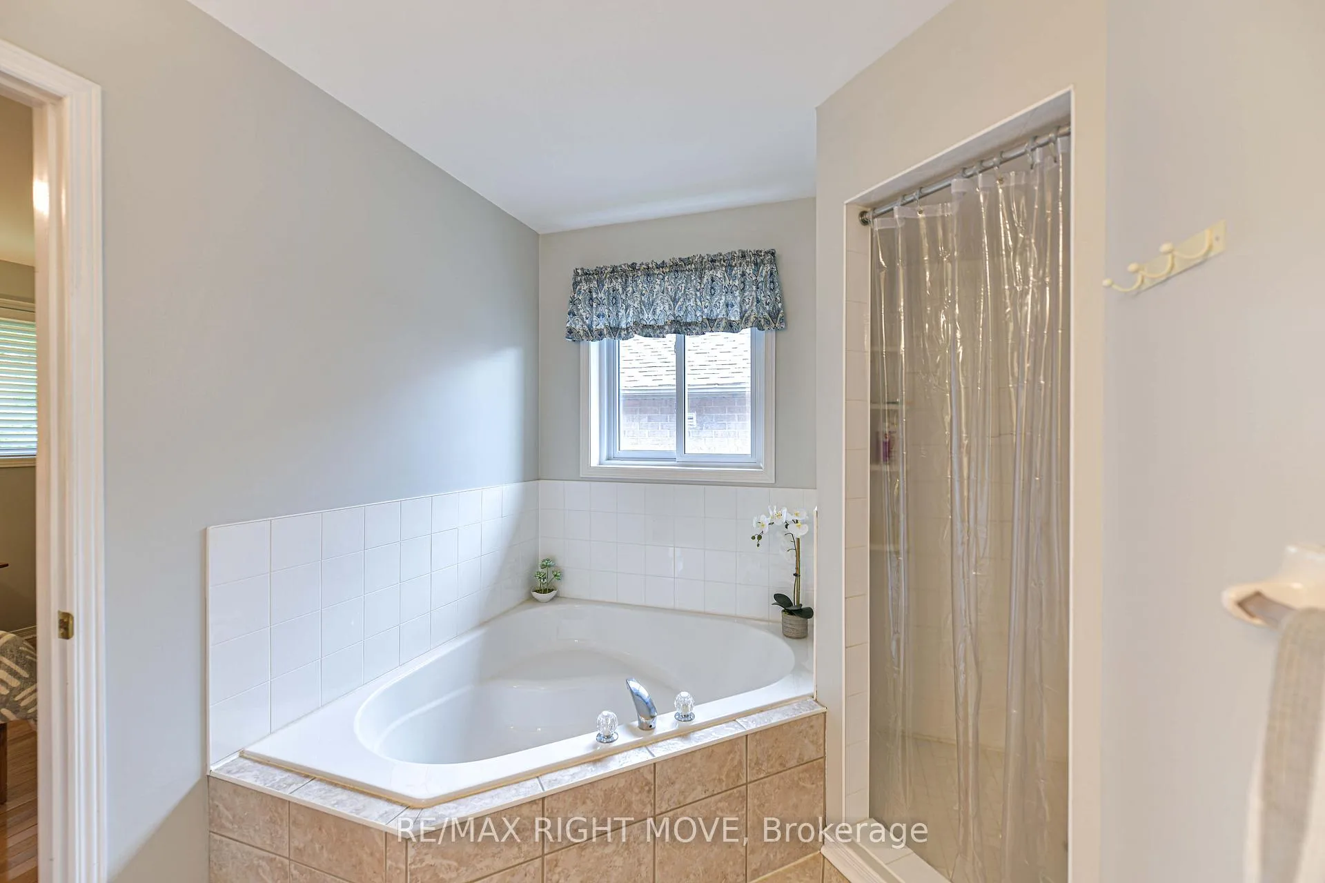Photo 17 of 3170 Monarch Drive W, Orillia — HOMEH