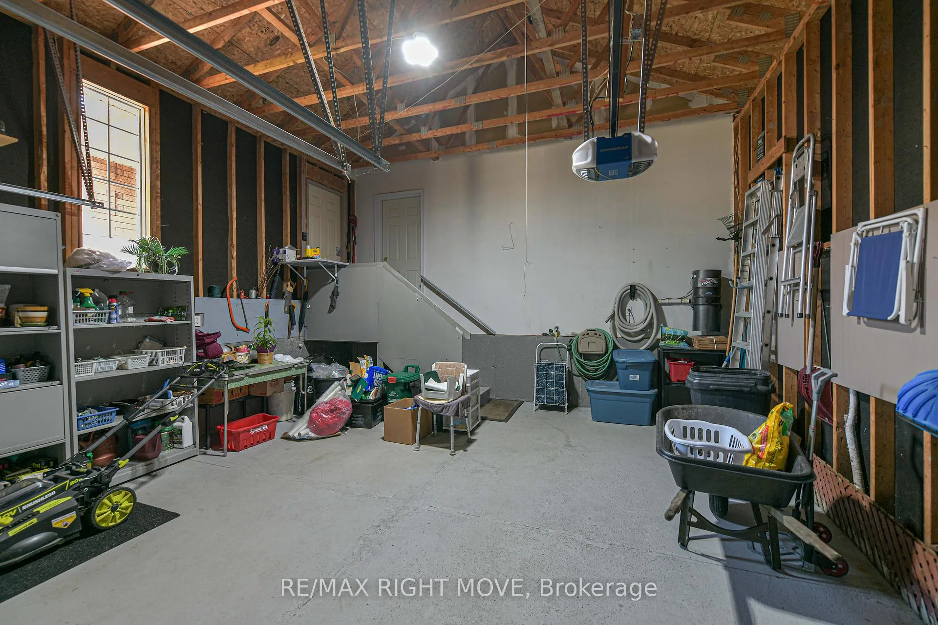 Photo 34 of 3170 Monarch Drive W, Orillia — HOMEH