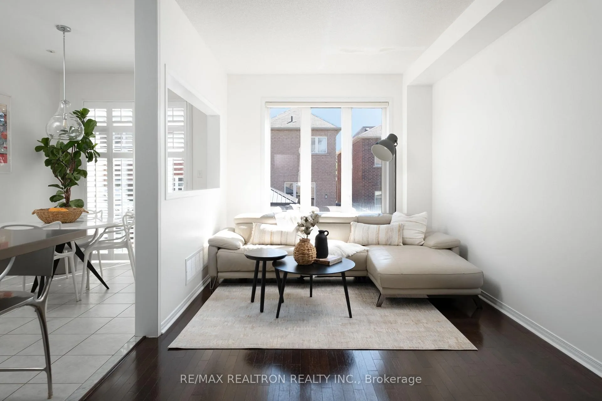 Photo 3 of 104 White Beach Crescent, Vaughan, Patterson — HOMEH