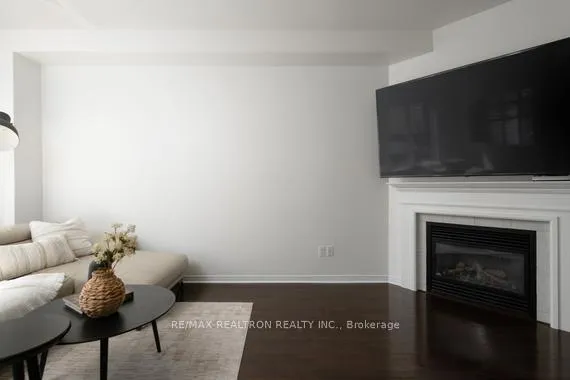 Photo 6 of 104 White Beach Crescent, Vaughan, Patterson — HOMEH
