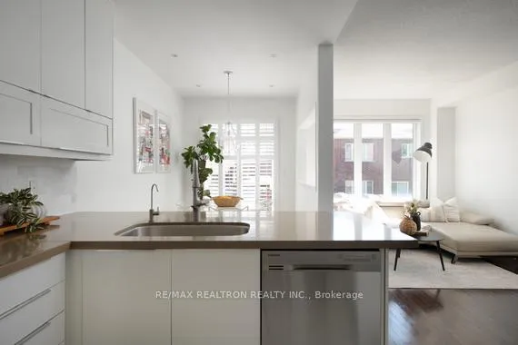 Photo 10 of 104 White Beach Crescent, Vaughan, Patterson — HOMEH
