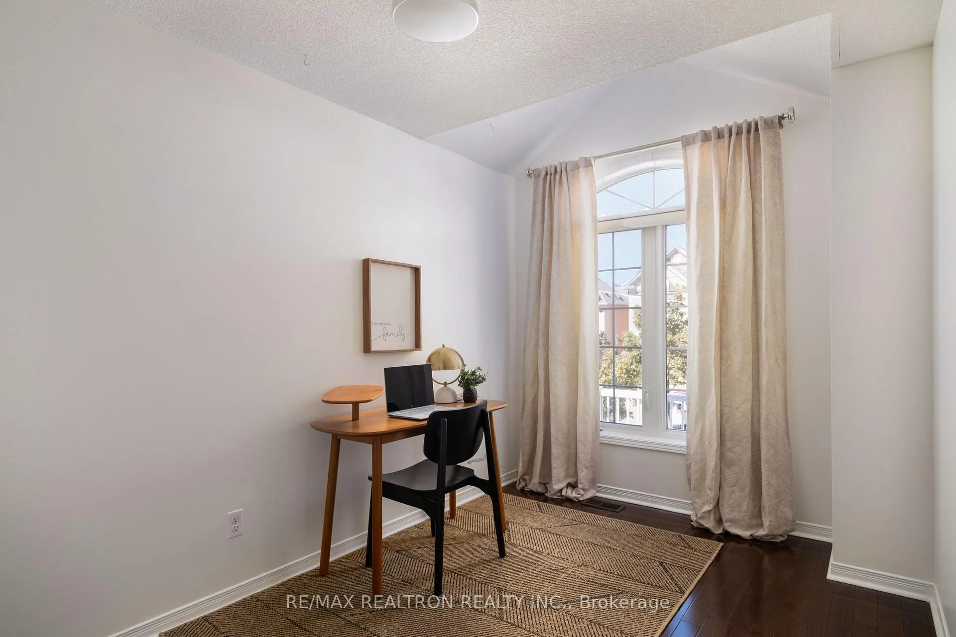 Photo 28 of 104 White Beach Crescent, Vaughan, Patterson — HOMEH