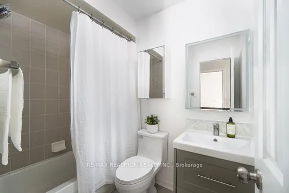 Photo 34 of 104 White Beach Crescent, Vaughan, Patterson — HOMEH