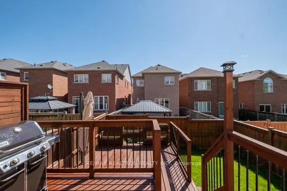 Photo 37 of 104 White Beach Crescent, Vaughan, Patterson — HOMEH