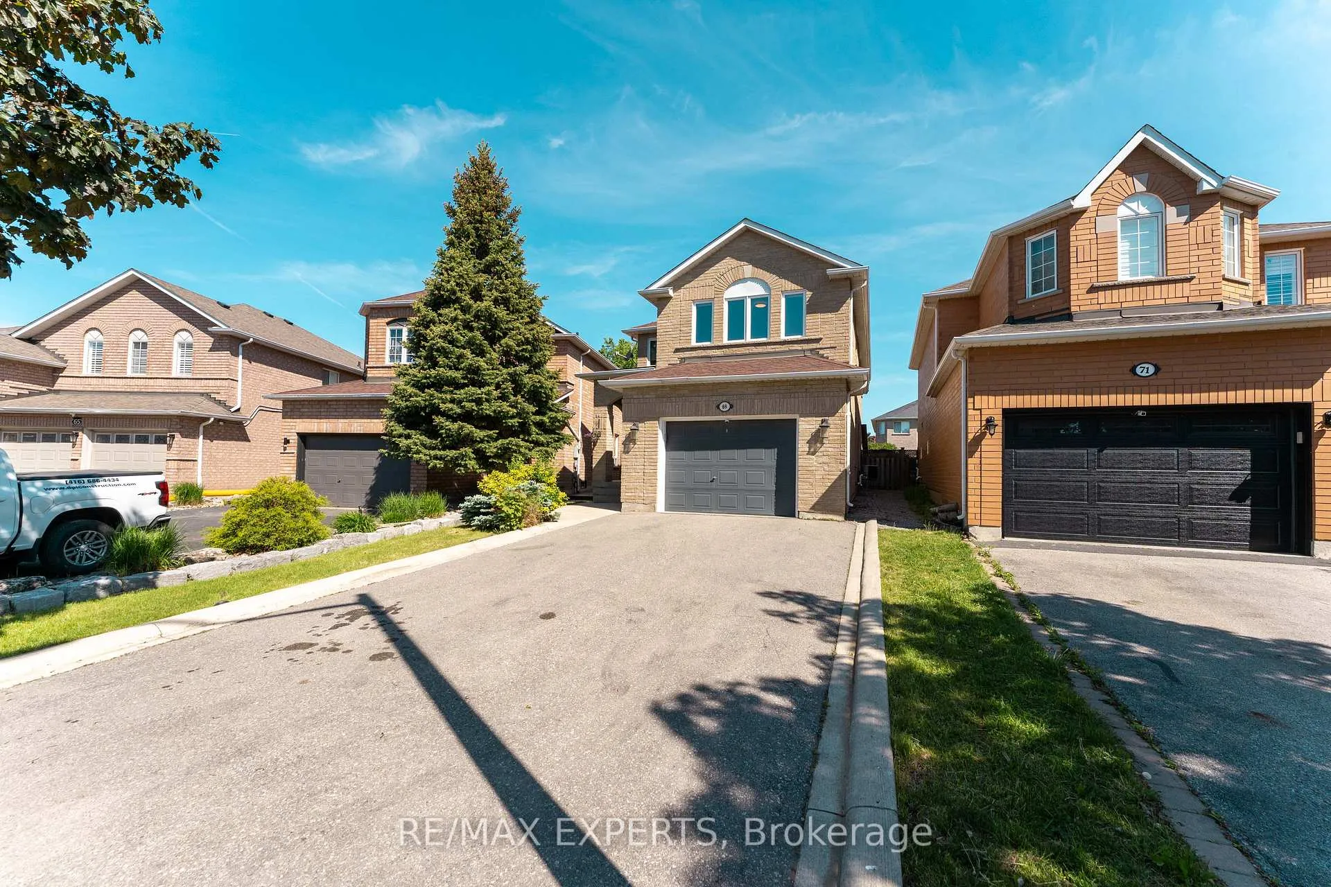 Photo 3 of 69 Shetland Crescent, Vaughan, Maple — HOMEH