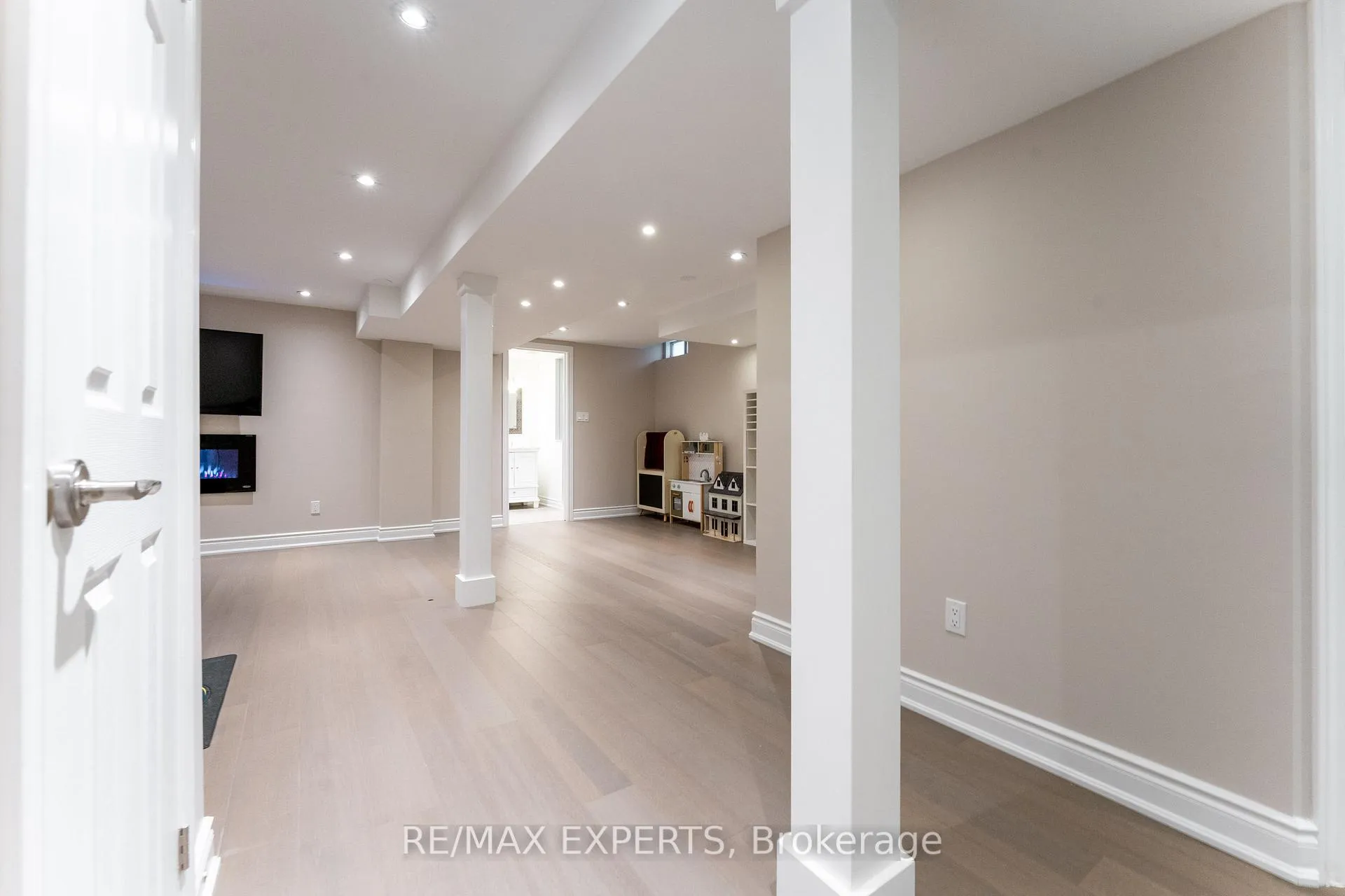 Photo 26 of 69 Shetland Crescent, Vaughan, Maple — HOMEH