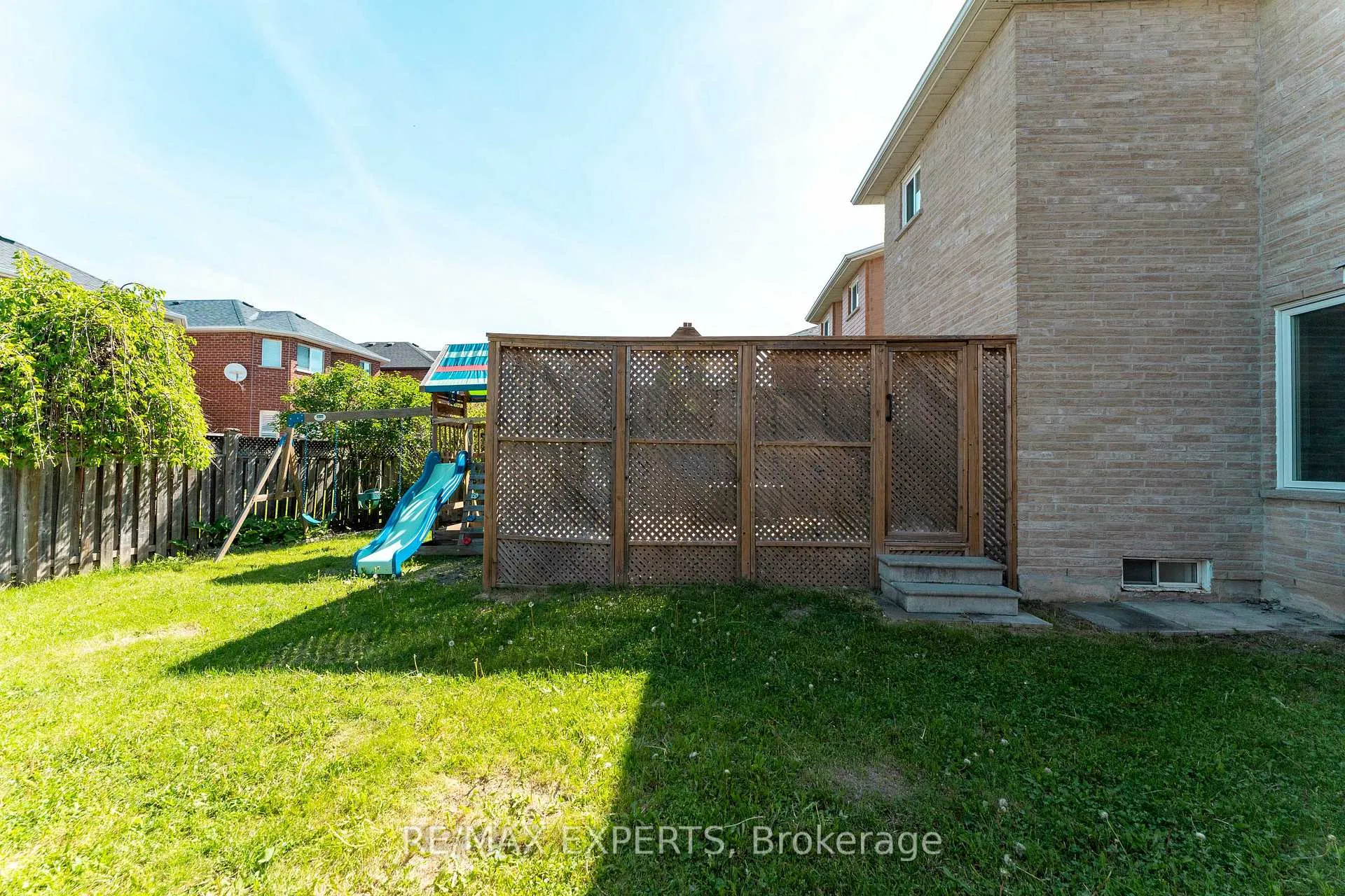 Photo 39 of 69 Shetland Crescent, Vaughan, Maple — HOMEH