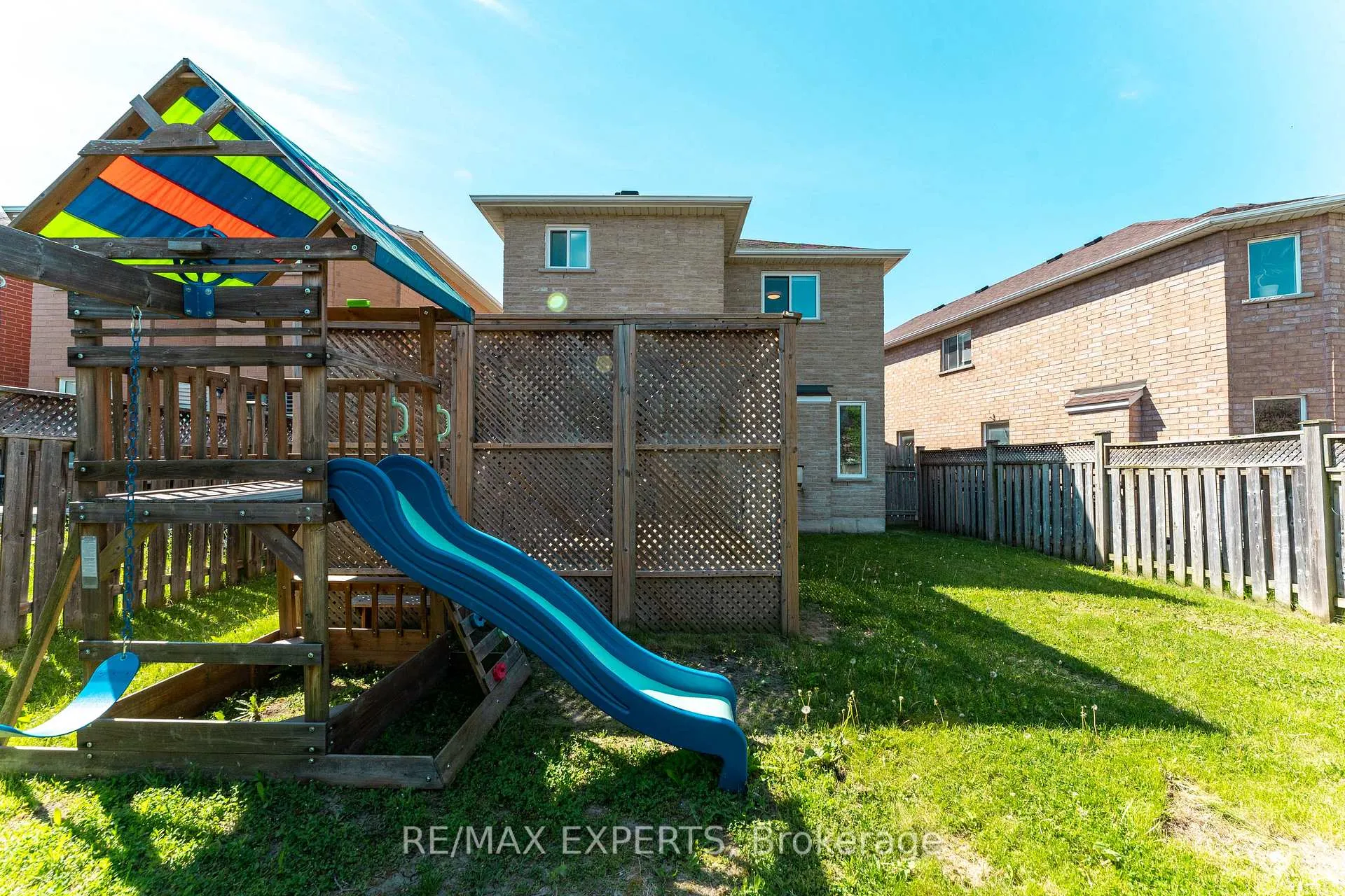 Photo 41 of 69 Shetland Crescent, Vaughan, Maple — HOMEH