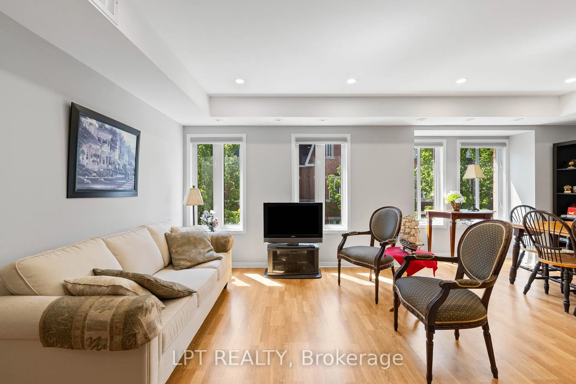 Photo 6 of Unit 362, 312 John Street, Markham, Aileen-Willowbrook — HOMEH