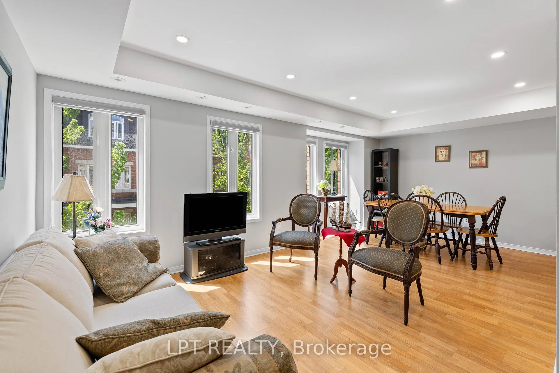 Photo 7 of Unit 362, 312 John Street, Markham, Aileen-Willowbrook — HOMEH
