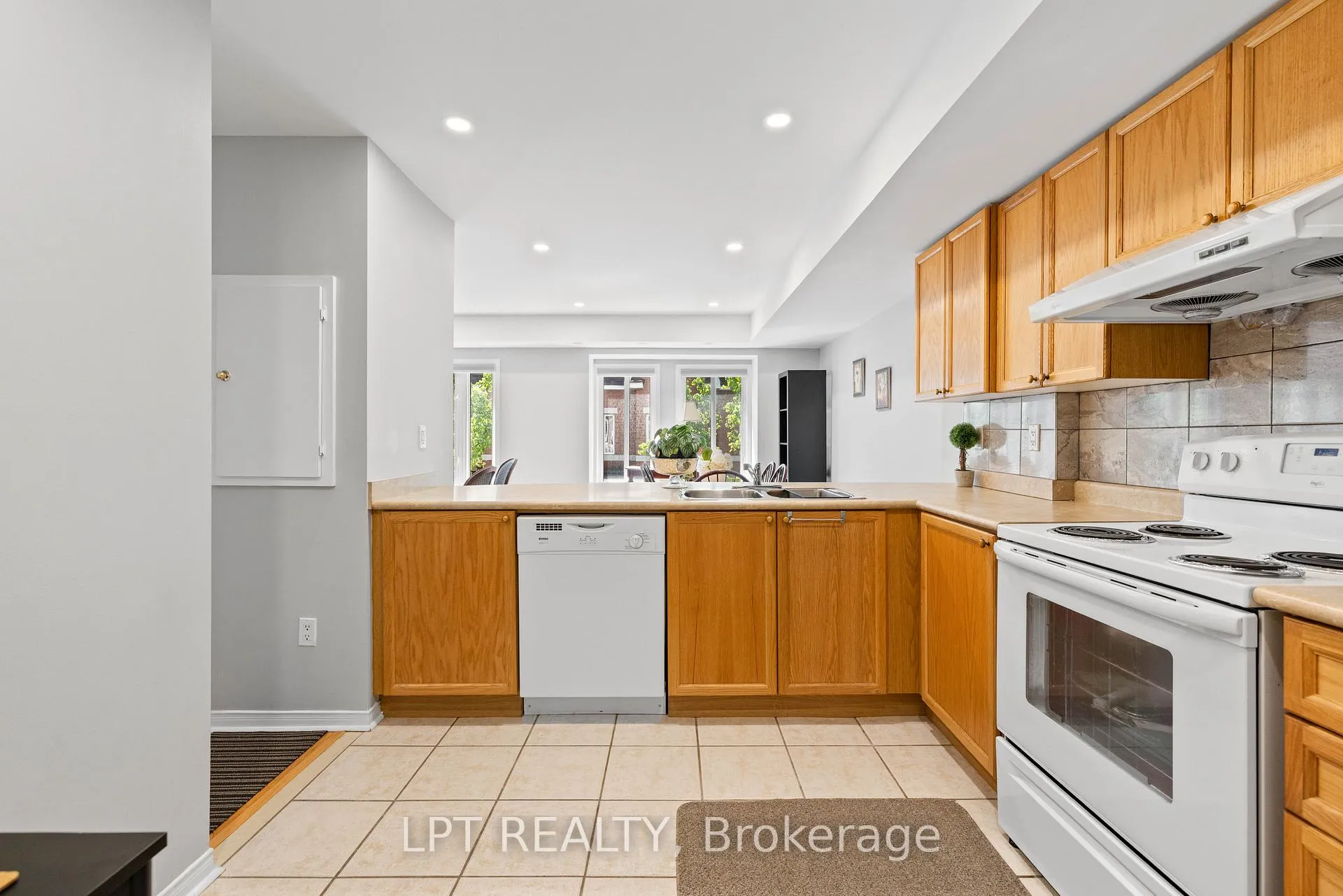 Photo 8 of Unit 362, 312 John Street, Markham, Aileen-Willowbrook — HOMEH