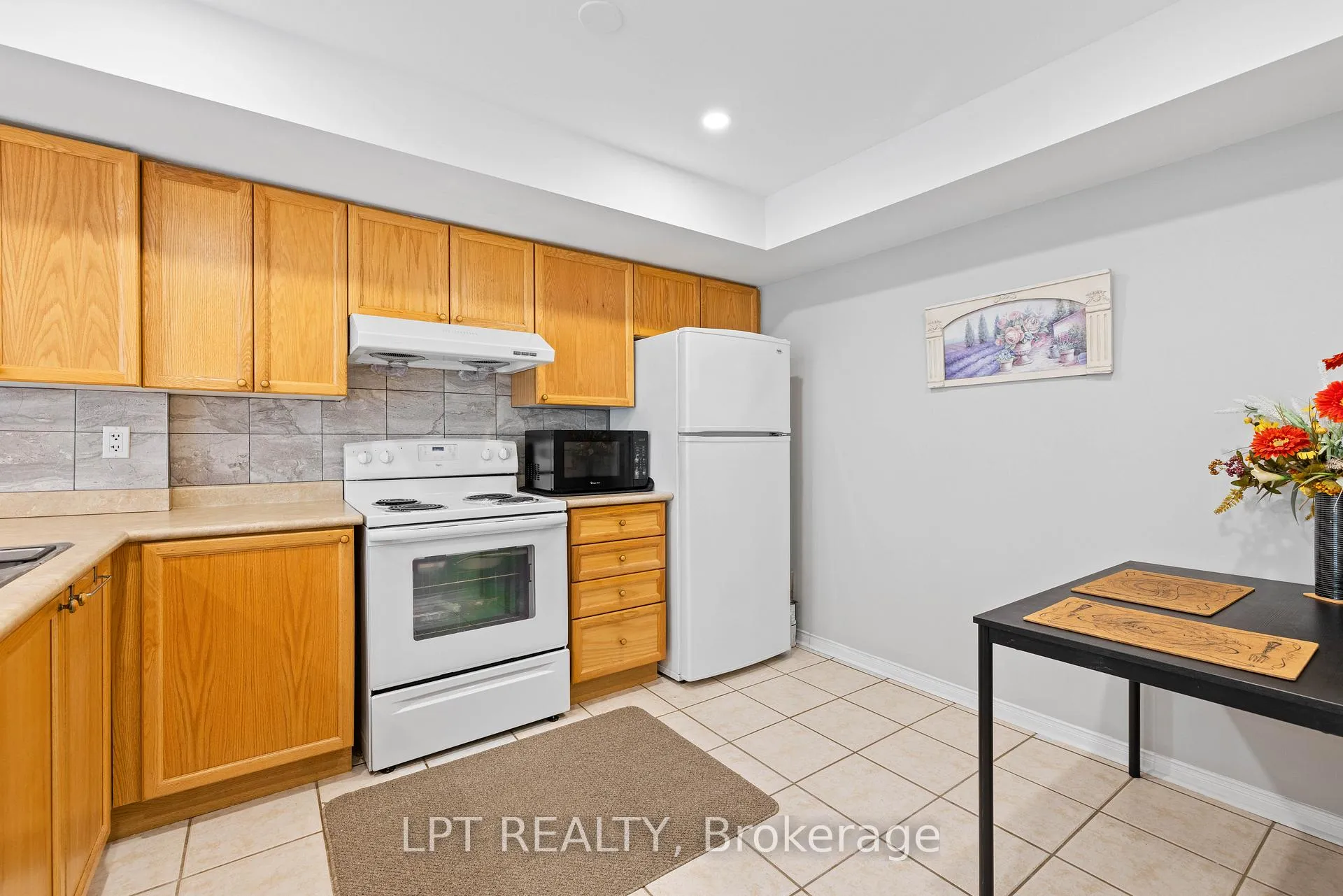 Photo 9 of Unit 362, 312 John Street, Markham, Aileen-Willowbrook — HOMEH