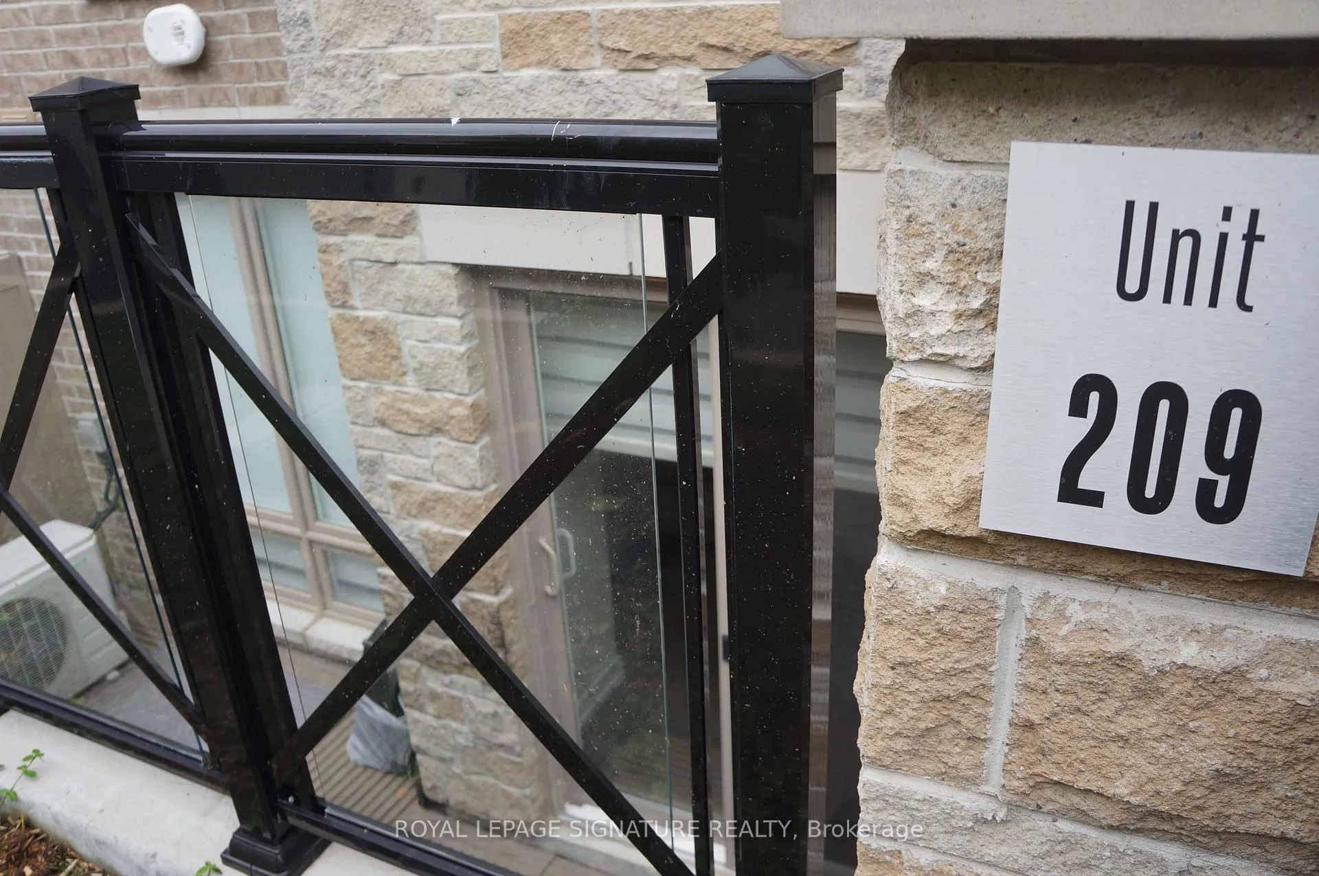 Photo 2 of Unit 209, 10 Dunsheath Way, Markham, Cornell — HOMEH