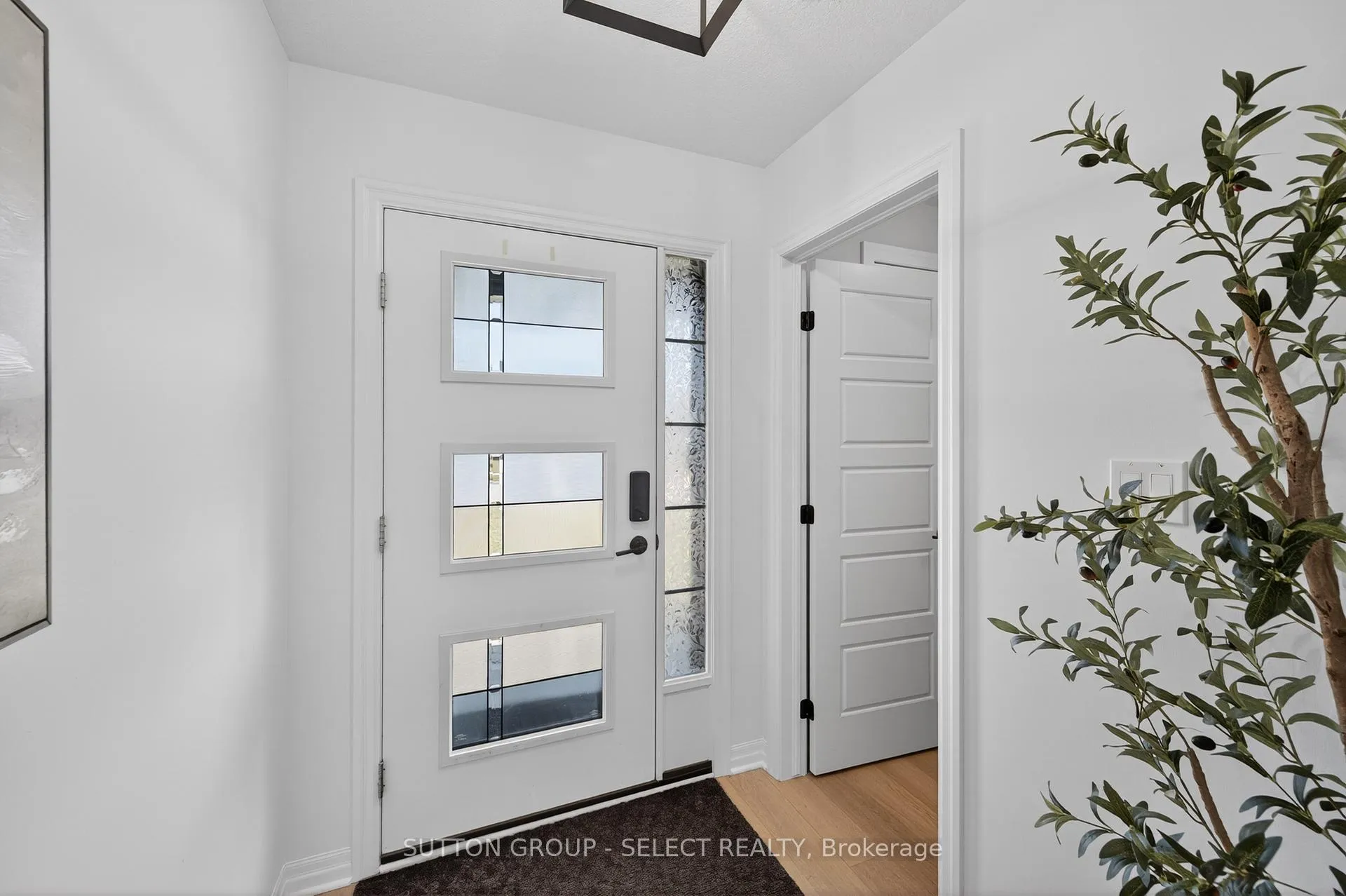 Photo 5 of 38 Foxtail Lane, St. Thomas — HOMEH