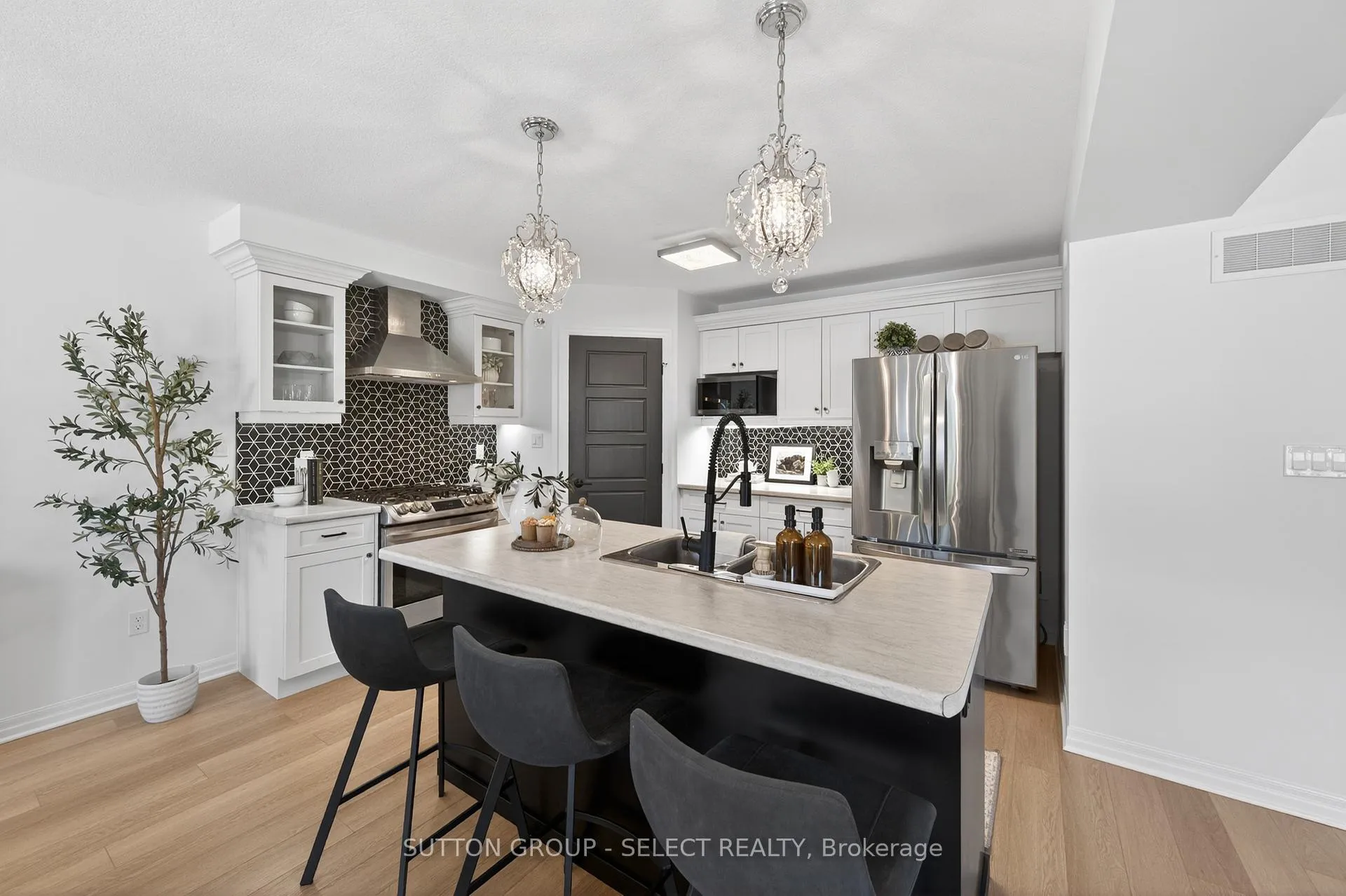 Photo 10 of 38 Foxtail Lane, St. Thomas — HOMEH