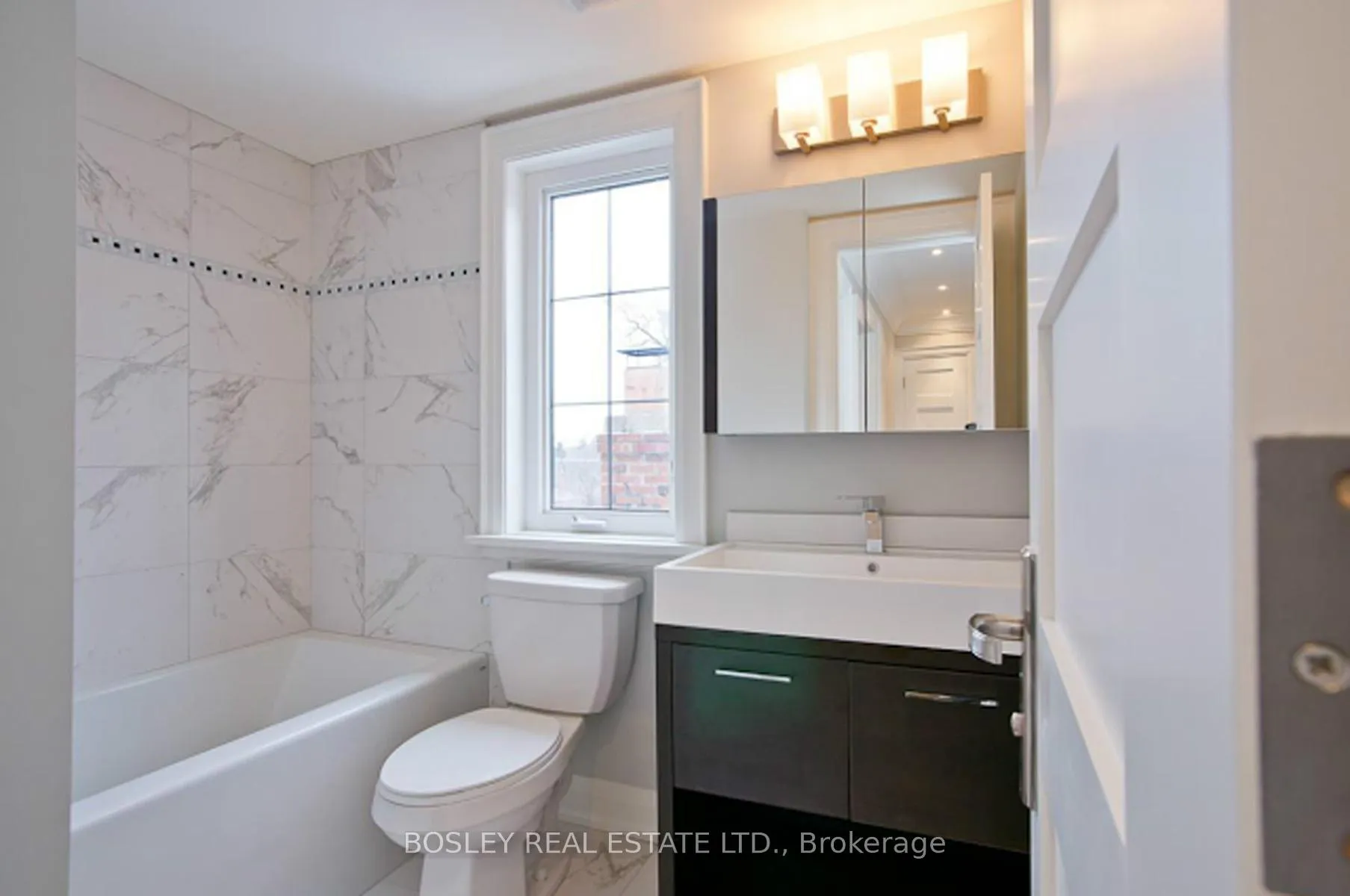 Photo 8 of Unit Upper, 19 Cardiff Road, Toronto, Mount Pleasant East — HOMEH