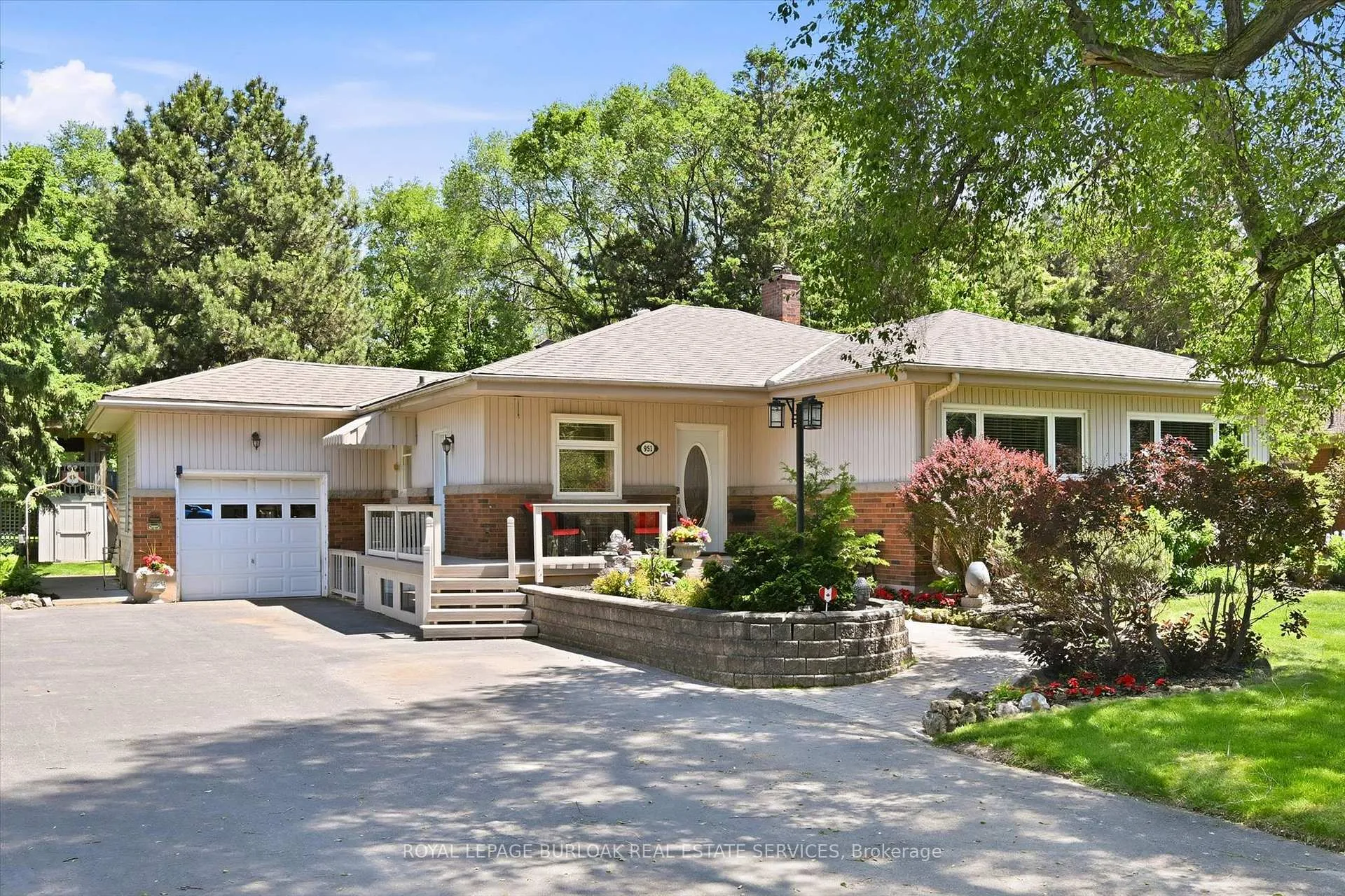 Photo 1 of 951 Cloverleaf Drive, Burlington, LaSalle — HOMEH
