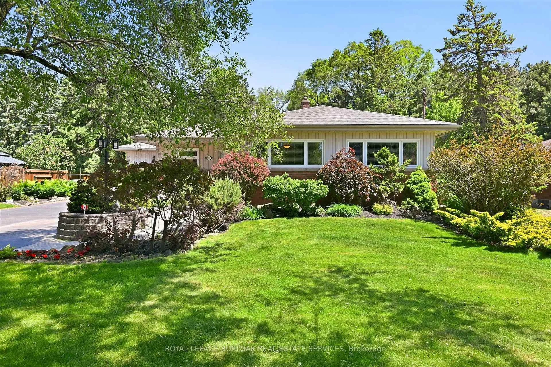 Photo 2 of 951 Cloverleaf Drive, Burlington, LaSalle — HOMEH