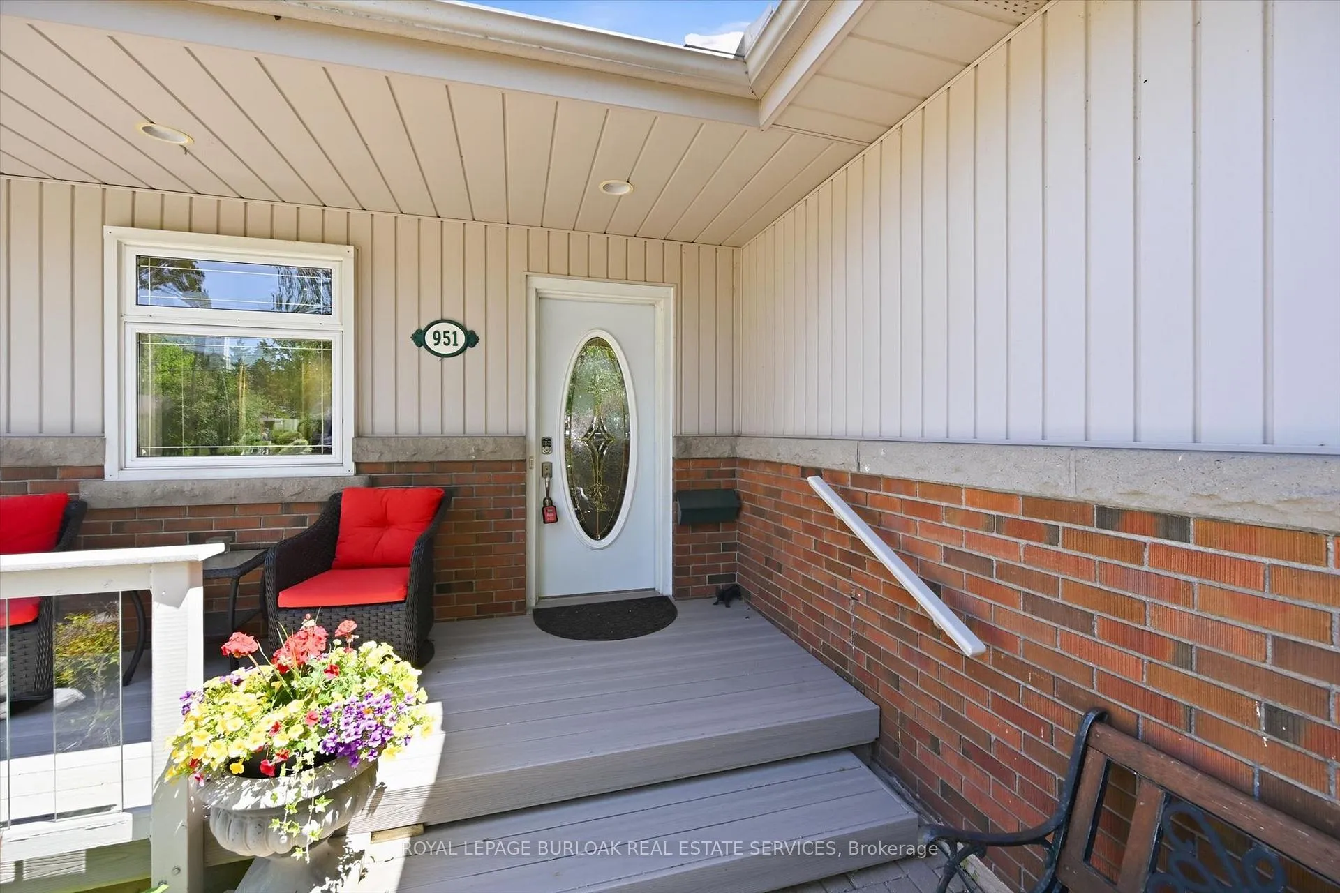 Photo 6 of 951 Cloverleaf Drive, Burlington, LaSalle — HOMEH
