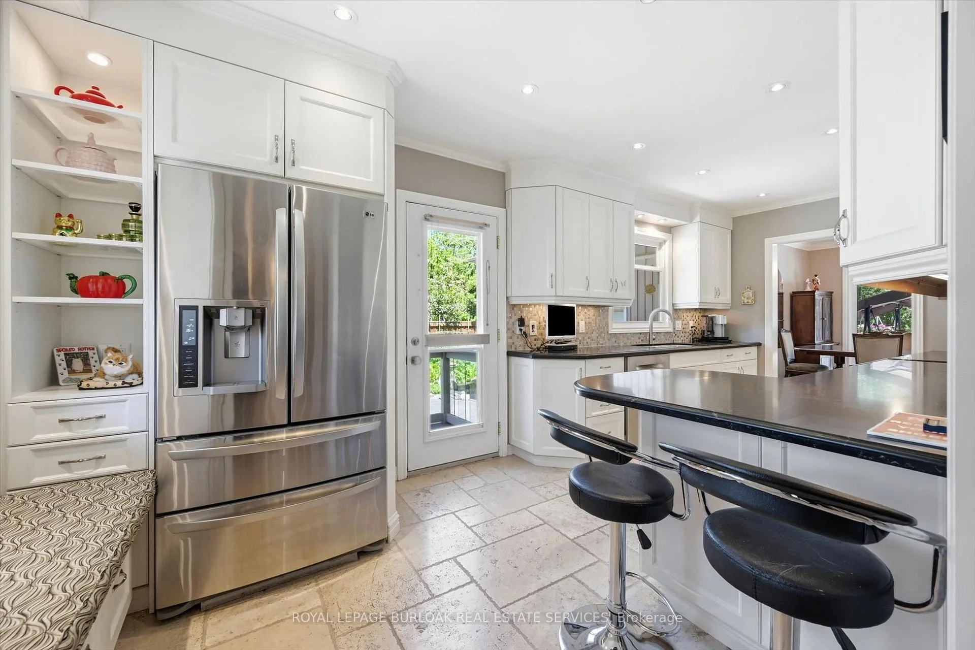 Photo 8 of 951 Cloverleaf Drive, Burlington, LaSalle — HOMEH