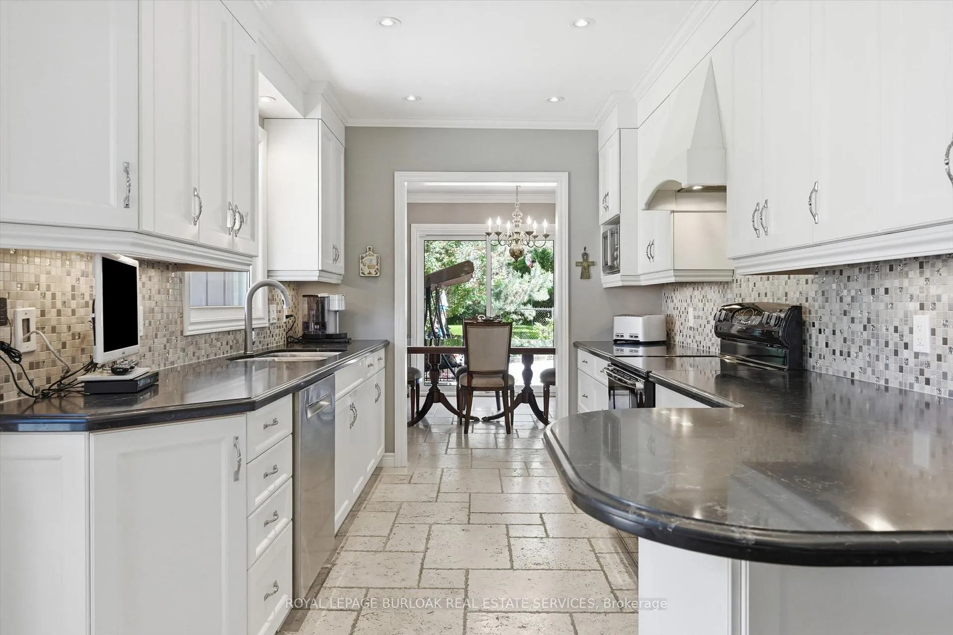 Photo 9 of 951 Cloverleaf Drive, Burlington, LaSalle — HOMEH
