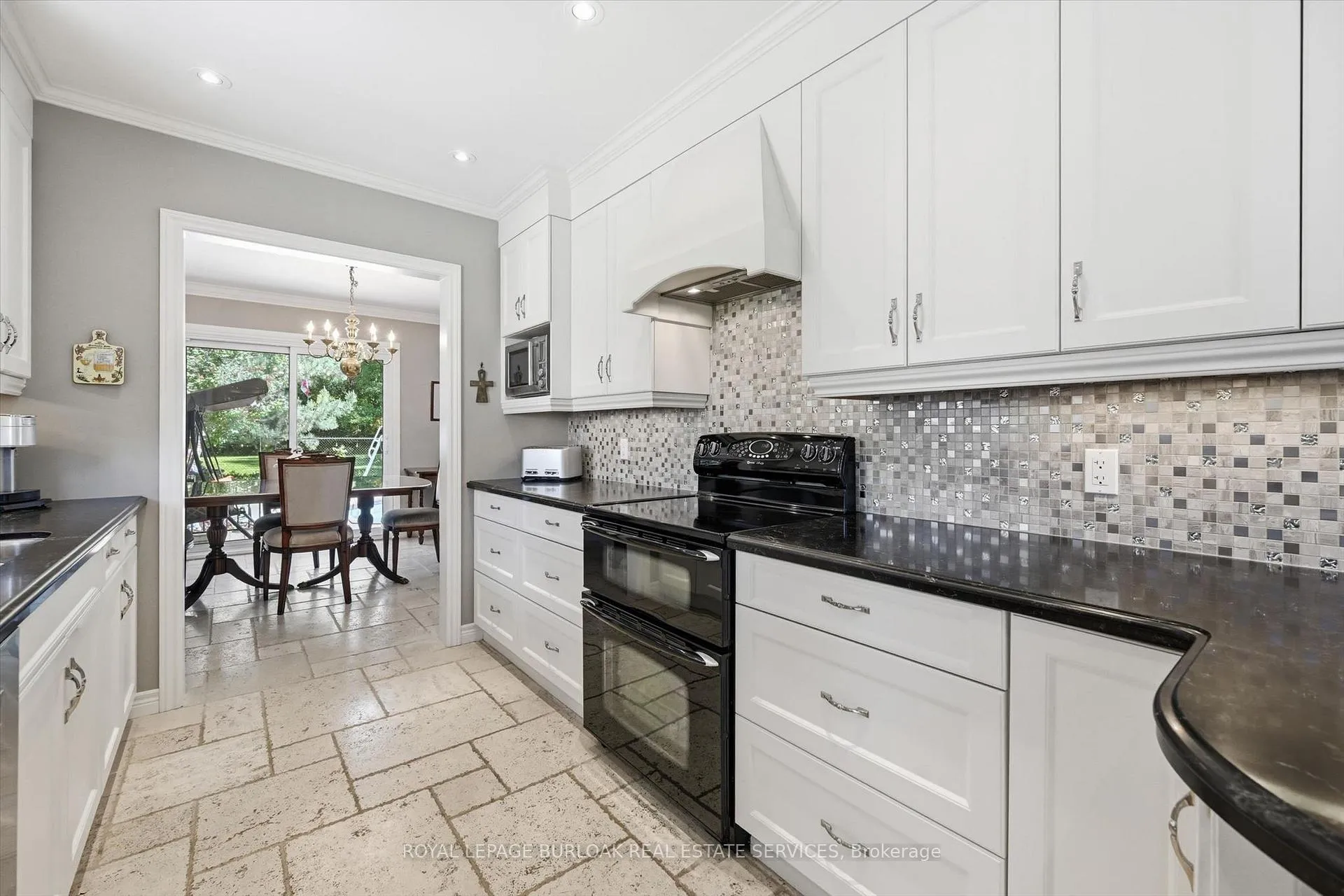 Photo 10 of 951 Cloverleaf Drive, Burlington, LaSalle — HOMEH