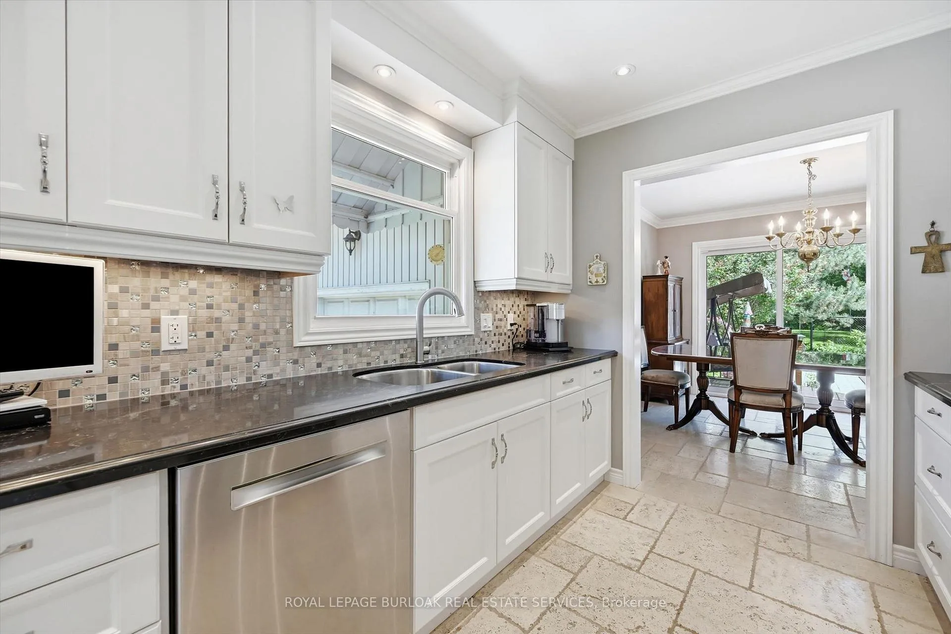 Photo 11 of 951 Cloverleaf Drive, Burlington, LaSalle — HOMEH