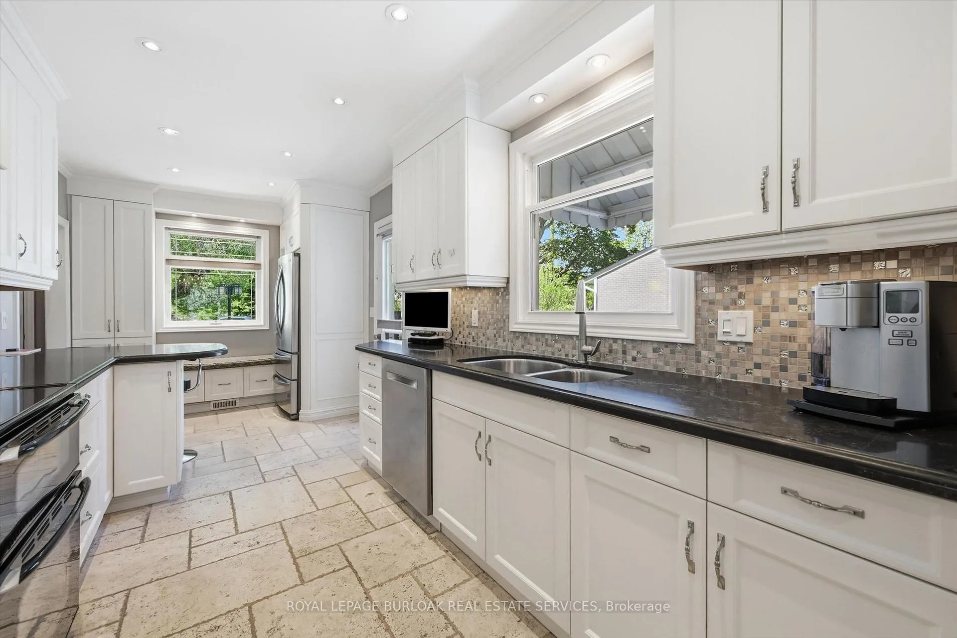 Photo 13 of 951 Cloverleaf Drive, Burlington, LaSalle — HOMEH