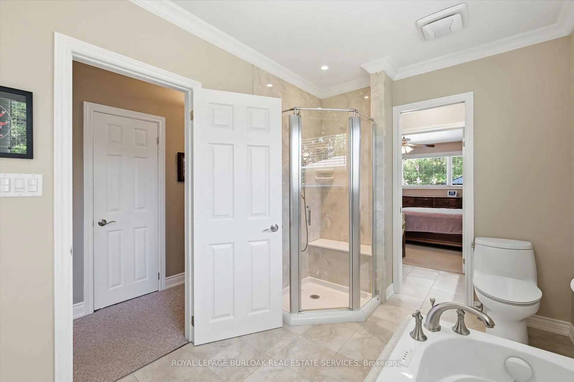 Photo 28 of 951 Cloverleaf Drive, Burlington, LaSalle — HOMEH