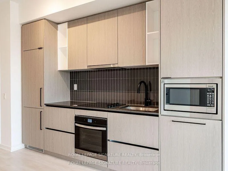Photo 17 of Unit 703, 10 Graphophone Grove, Toronto, Dovercourt-Wallace Emerson-Junction — HOMEH