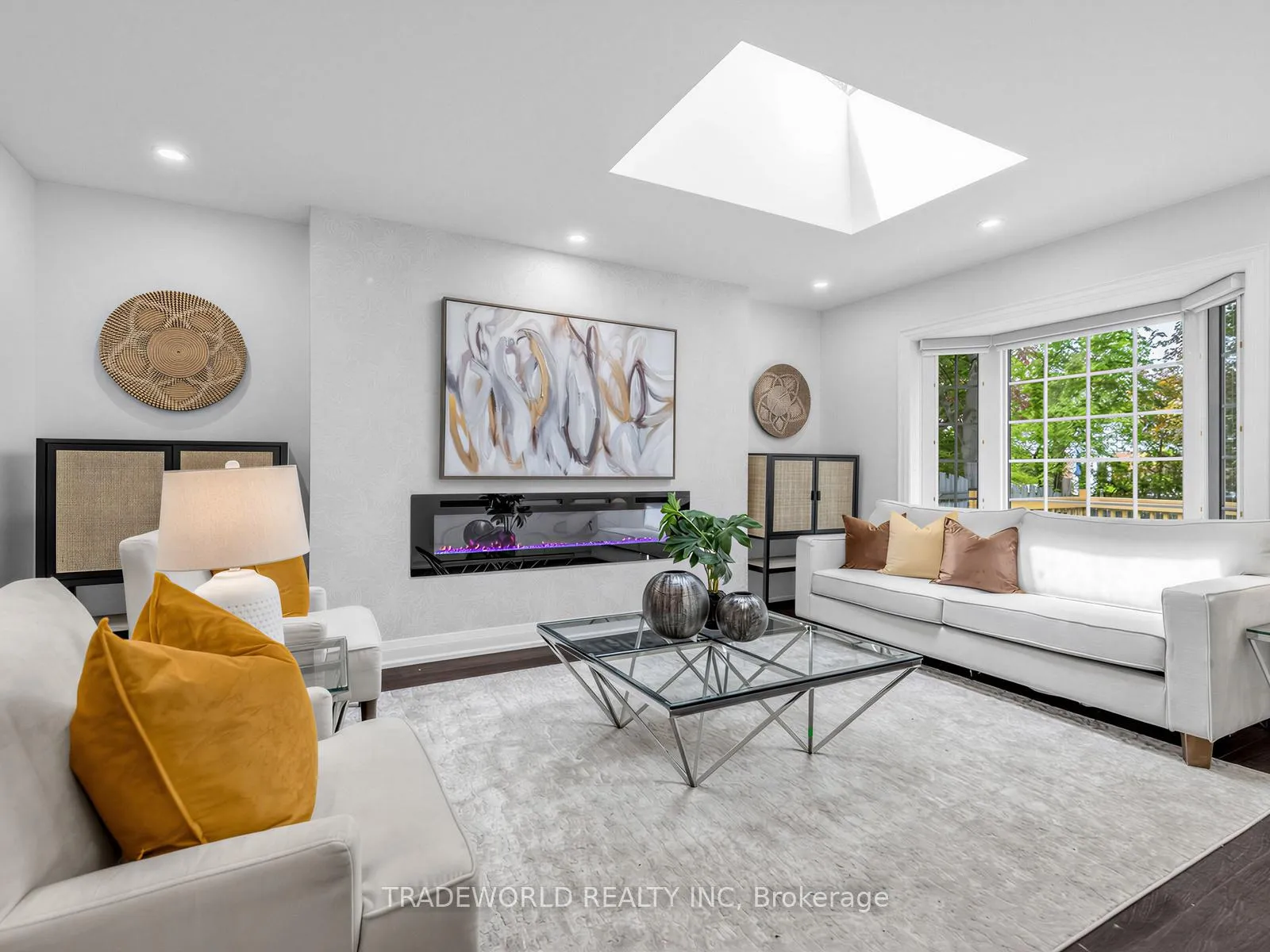 Photo 2 of 16 Ferrah Street, Markham, Unionville — HOMEH