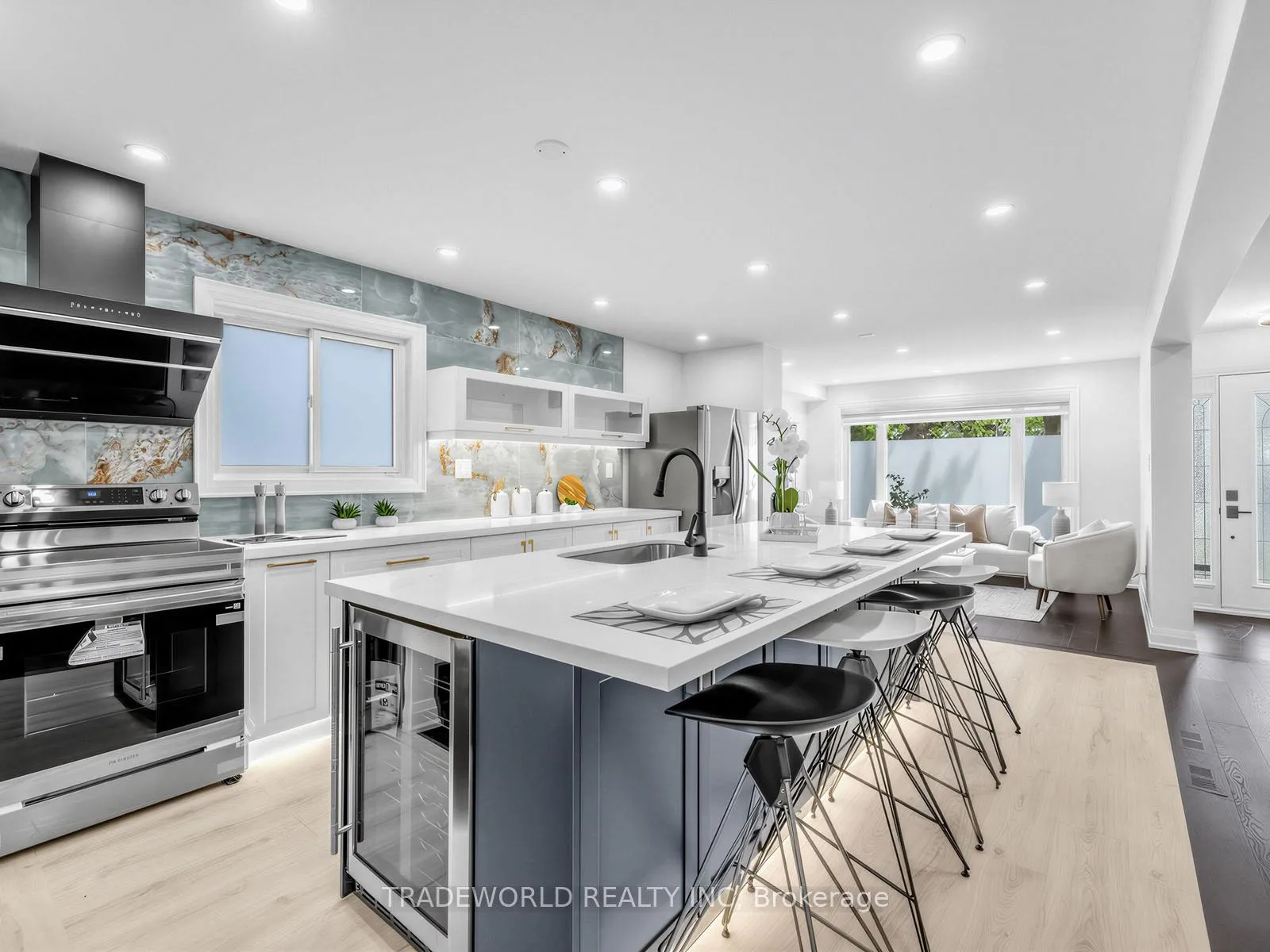Photo 5 of 16 Ferrah Street, Markham, Unionville — HOMEH