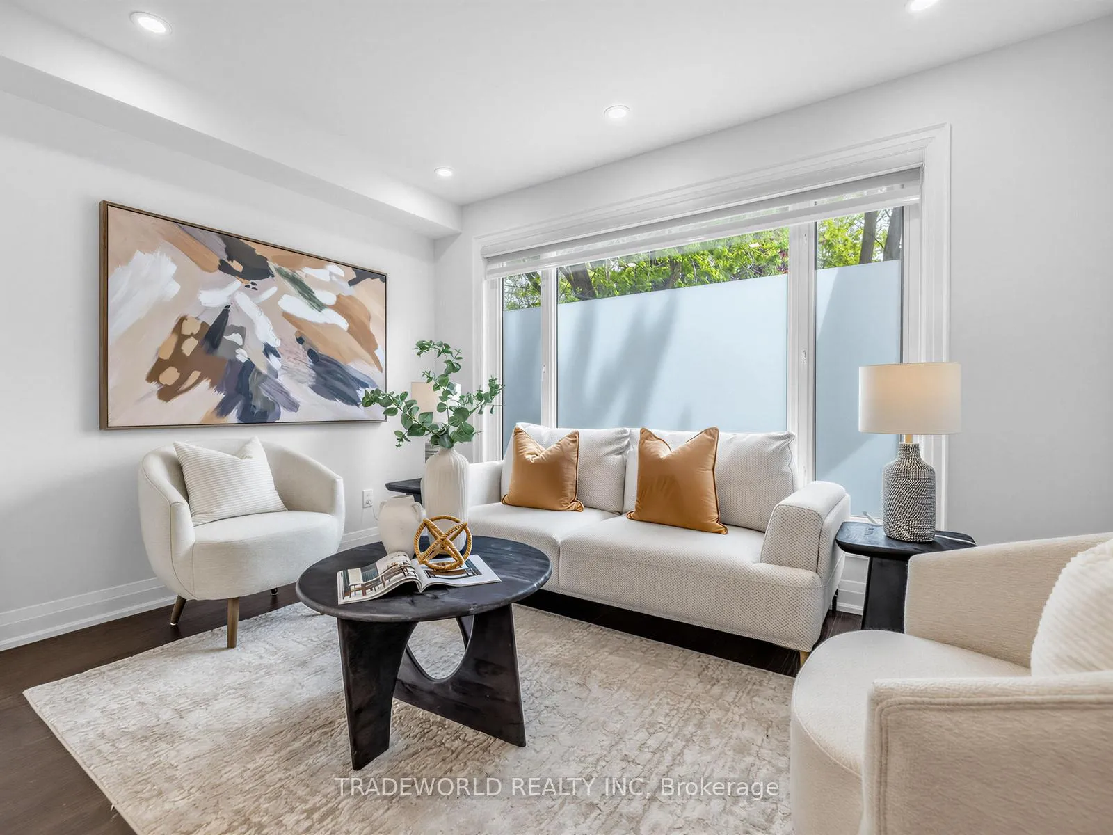 Photo 8 of 16 Ferrah Street, Markham, Unionville — HOMEH
