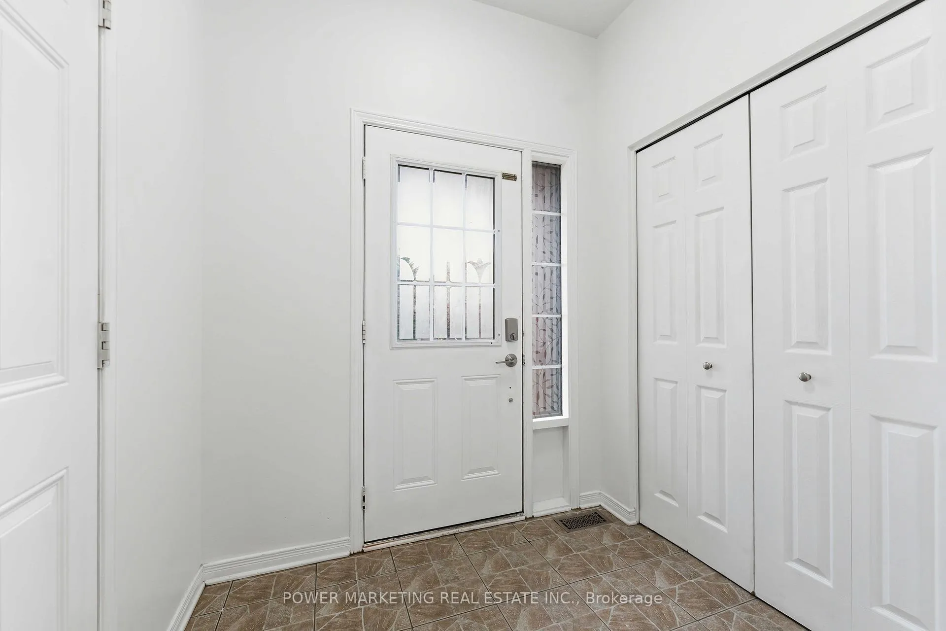 Photo 3 of 116 Esterbrook Drive, Ottawa, Mer Bleue/Bradley Estates/Anderson Park — HOMEH
