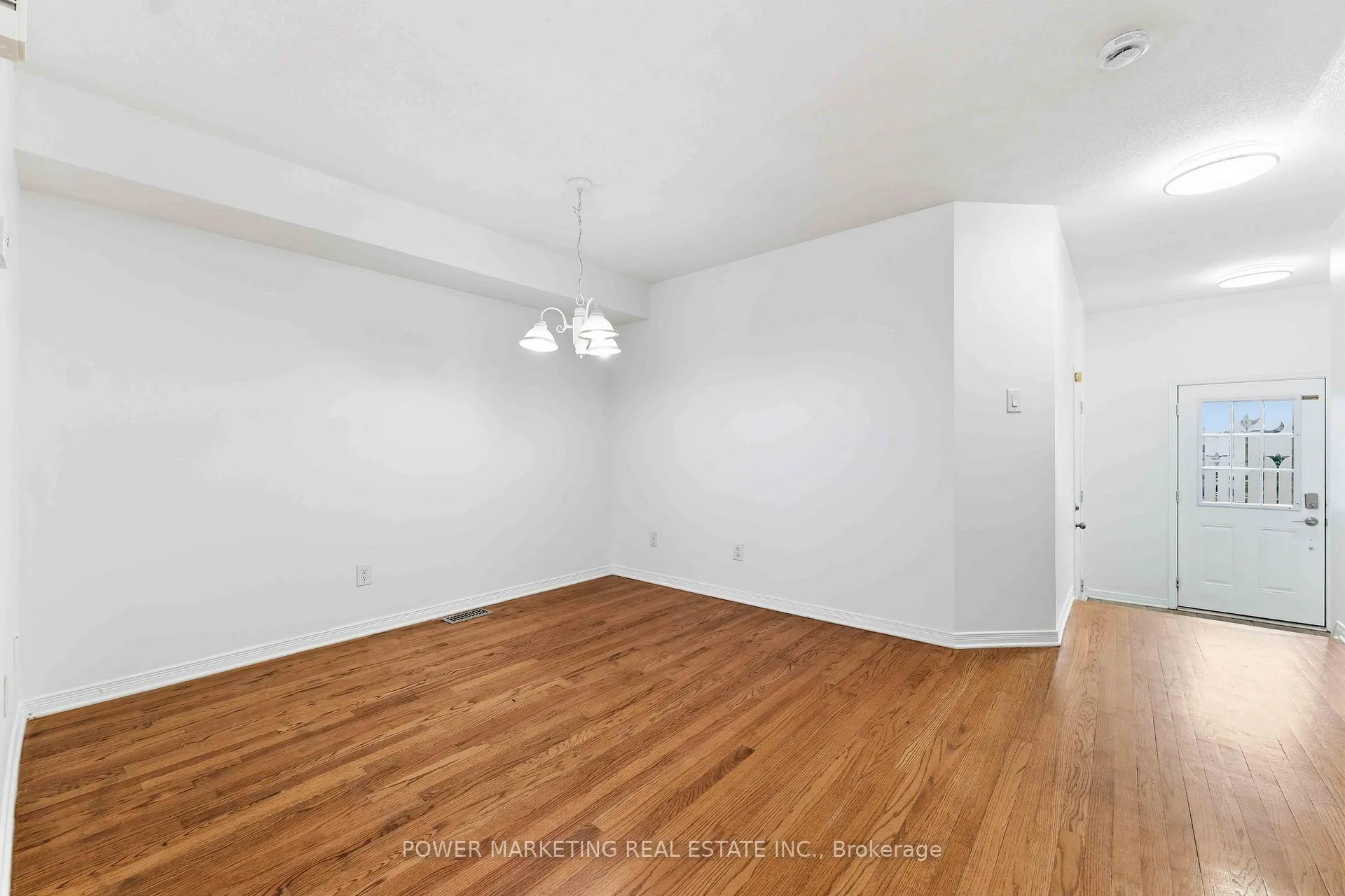 Photo 5 of 116 Esterbrook Drive, Ottawa, Mer Bleue/Bradley Estates/Anderson Park — HOMEH