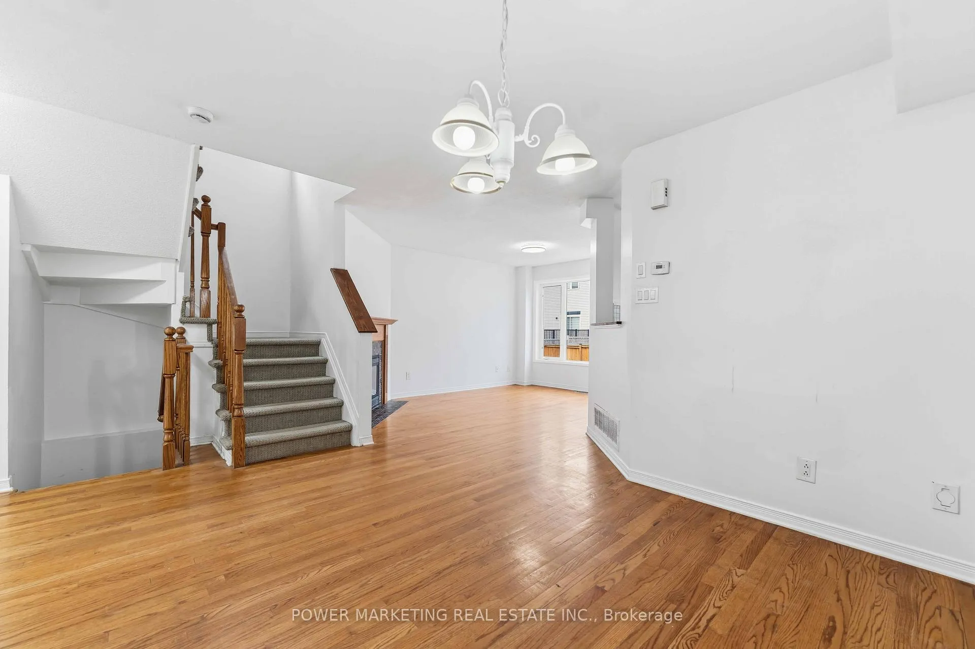 Photo 8 of 116 Esterbrook Drive, Ottawa, Mer Bleue/Bradley Estates/Anderson Park — HOMEH
