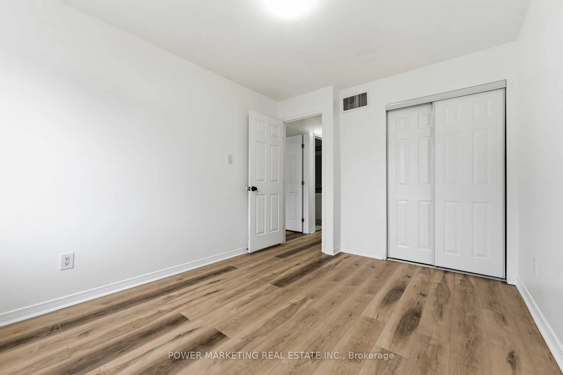 Photo 16 of 116 Esterbrook Drive, Ottawa, Mer Bleue/Bradley Estates/Anderson Park — HOMEH