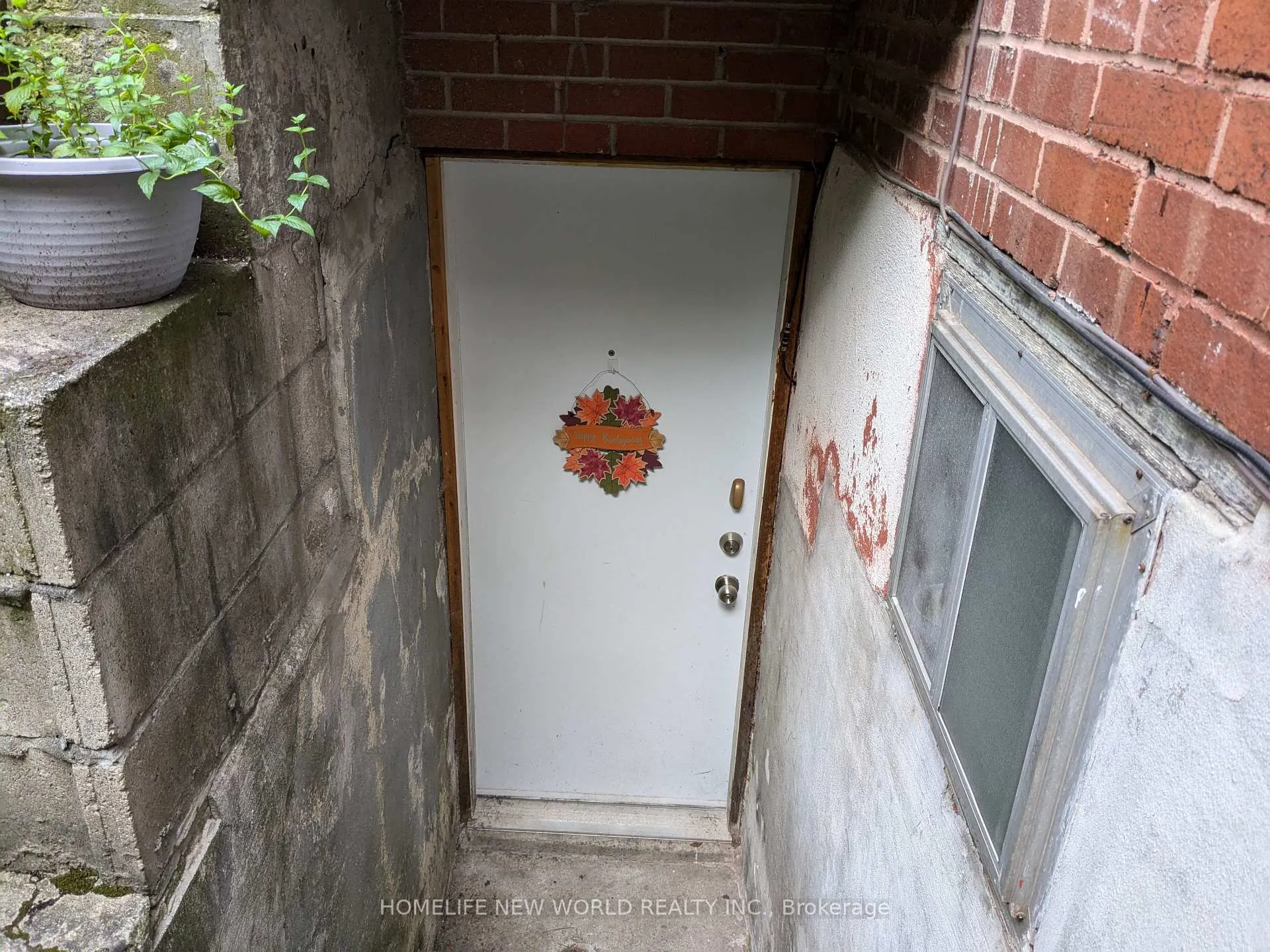 Photo 8 of Unit Bsmt, 276 Montrose Avenue, Toronto, Palmerston-Little Italy — HOMEH