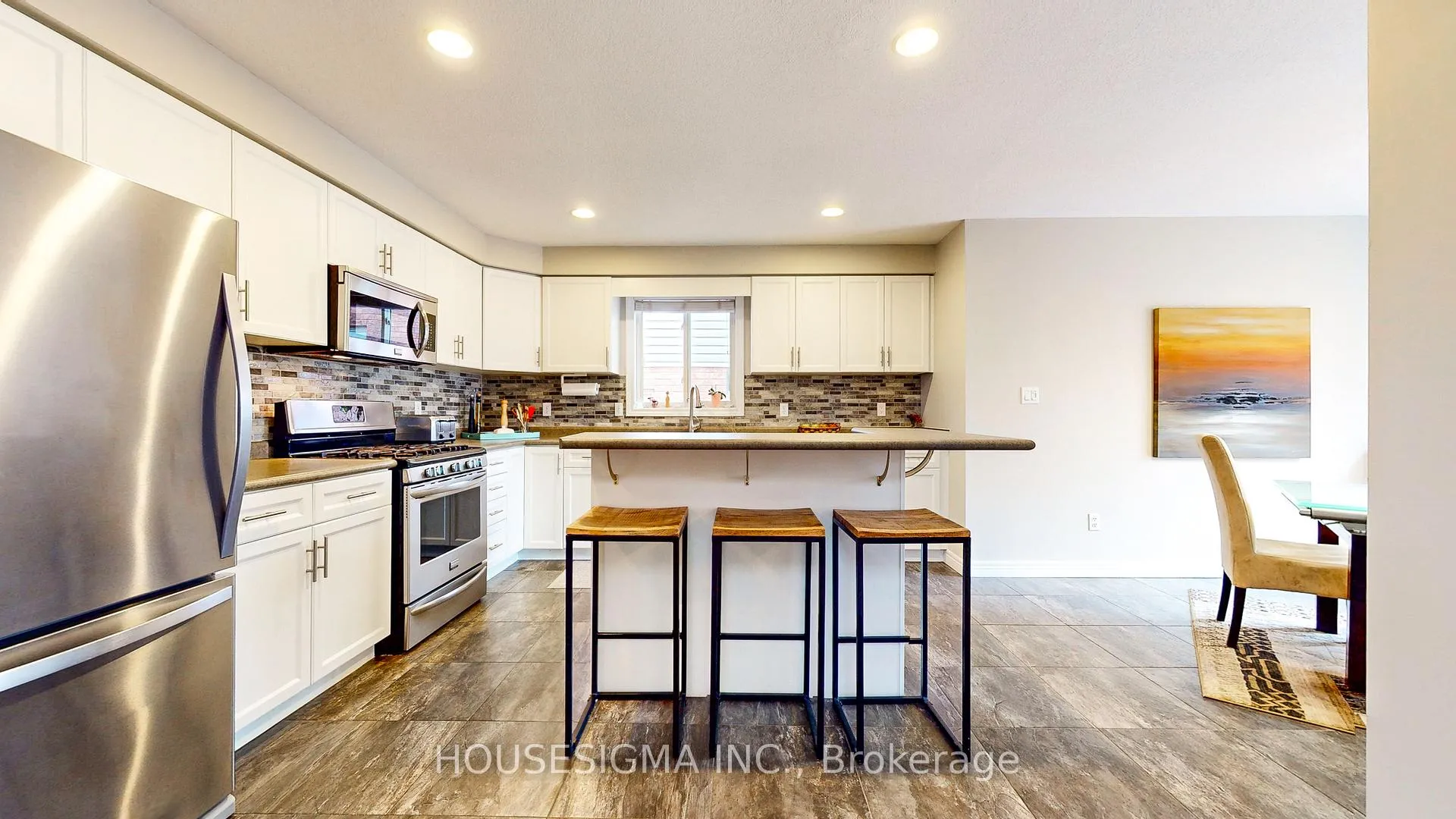 Photo 12 of 22 Highlands Crescent, Collingwood — HOMEH