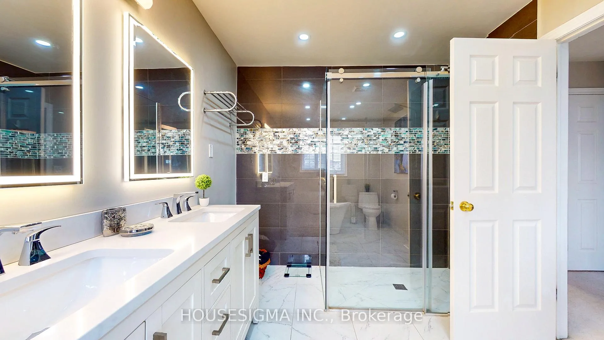 Photo 21 of 22 Highlands Crescent, Collingwood — HOMEH