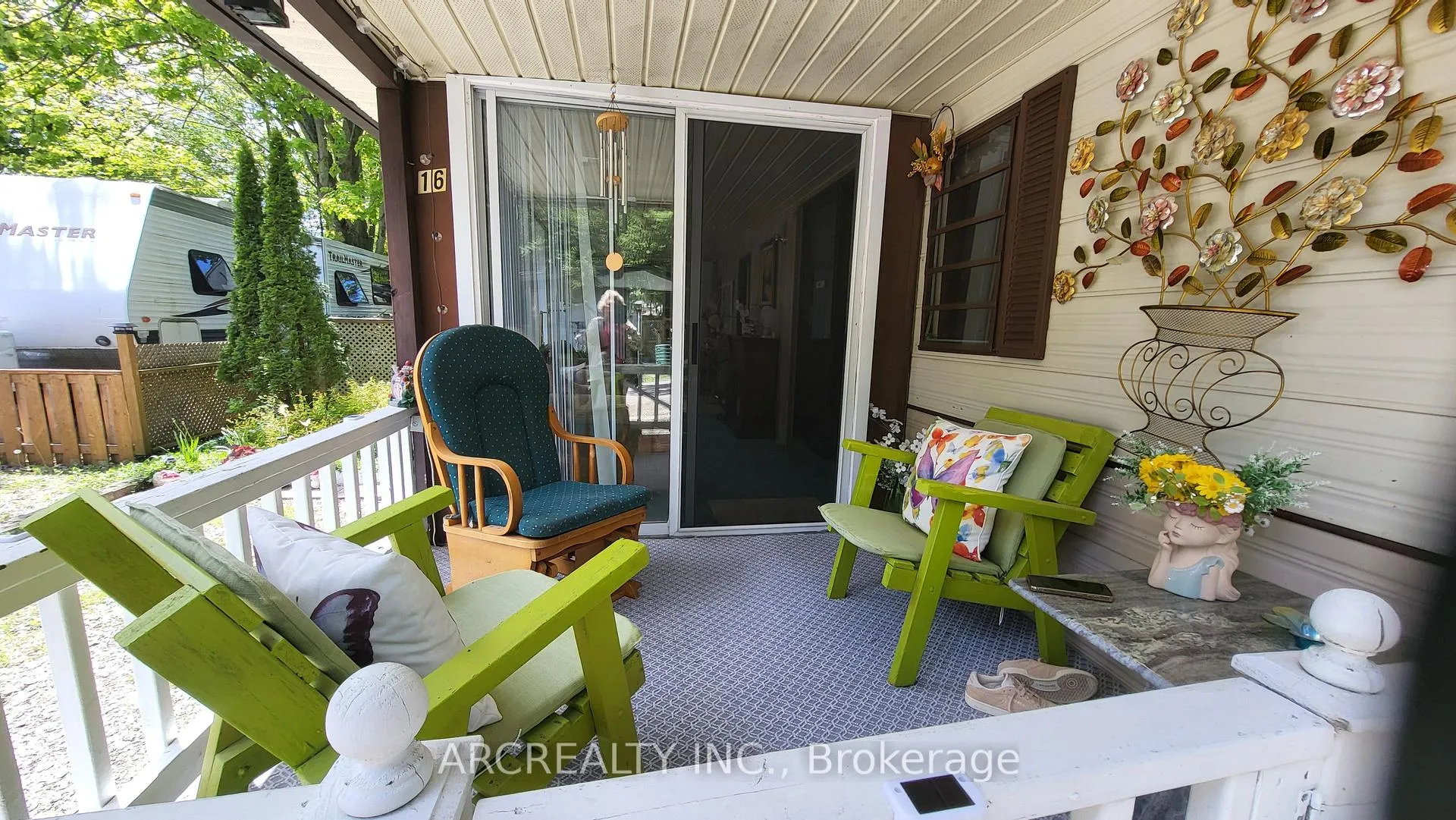 Photo 4 of 16 Chickadee Court, Georgina, Pefferlaw — HOMEH
