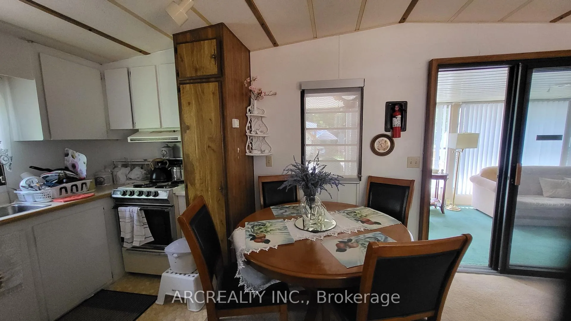 Photo 9 of 16 Chickadee Court, Georgina, Pefferlaw — HOMEH