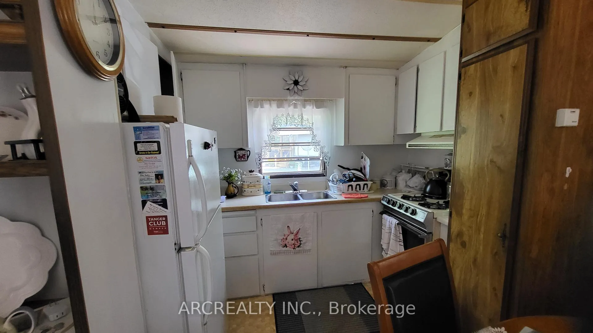 Photo 10 of 16 Chickadee Court, Georgina, Pefferlaw — HOMEH
