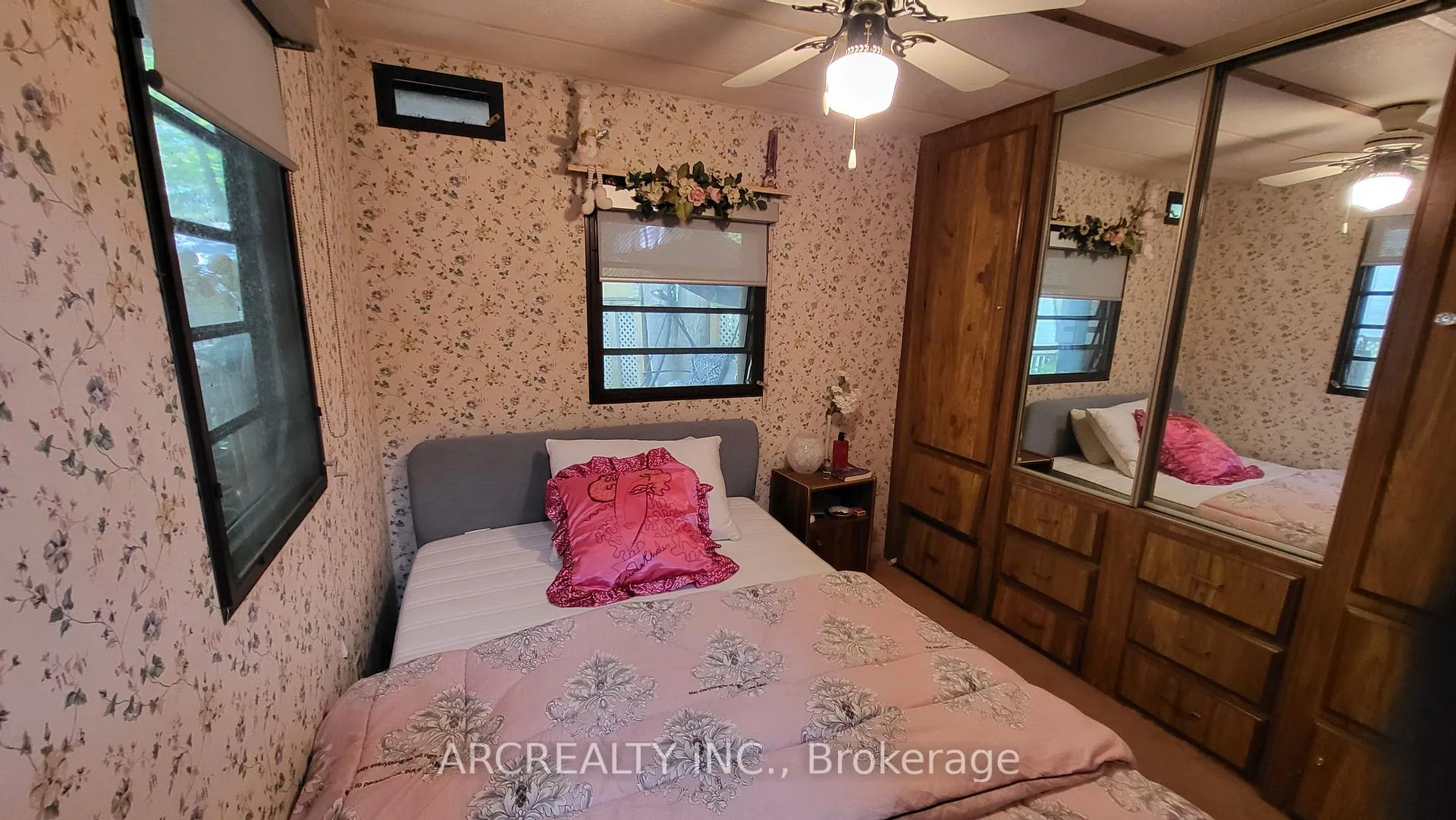 Photo 11 of 16 Chickadee Court, Georgina, Pefferlaw — HOMEH