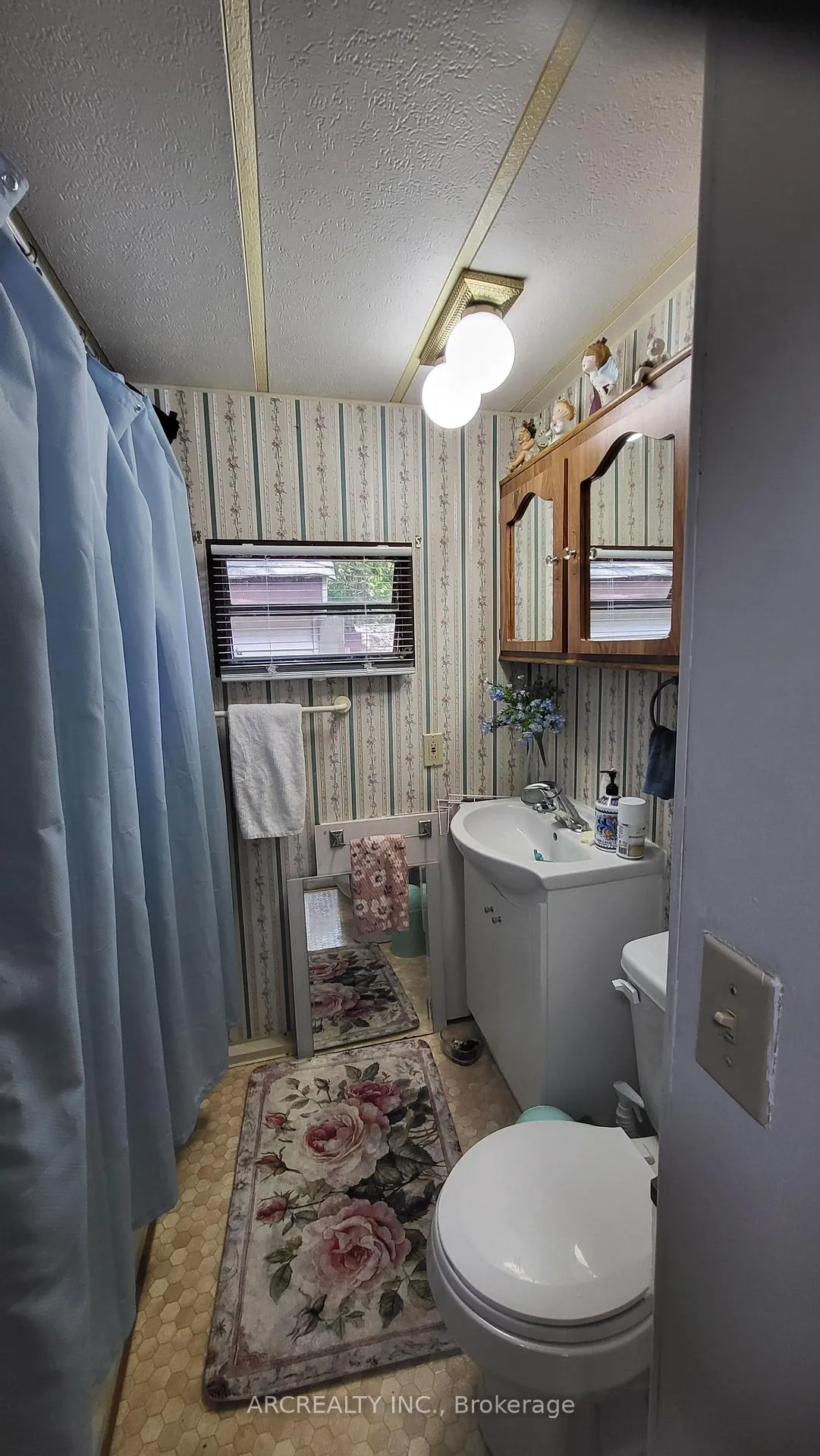 Photo 12 of 16 Chickadee Court, Georgina, Pefferlaw — HOMEH