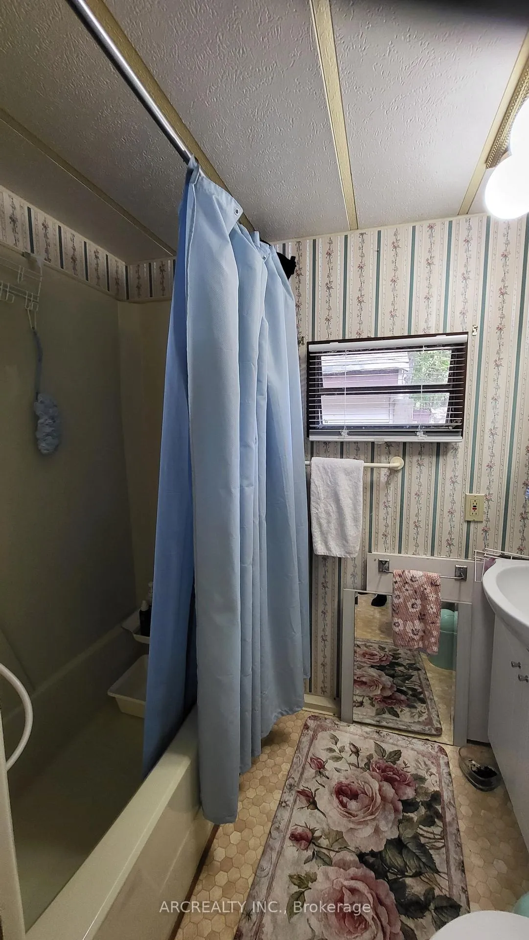 Photo 13 of 16 Chickadee Court, Georgina, Pefferlaw — HOMEH