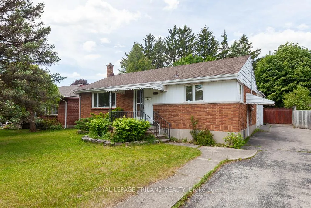 Photo 3 of 227 Ellsworth Avenue, London, East O — HOMEH