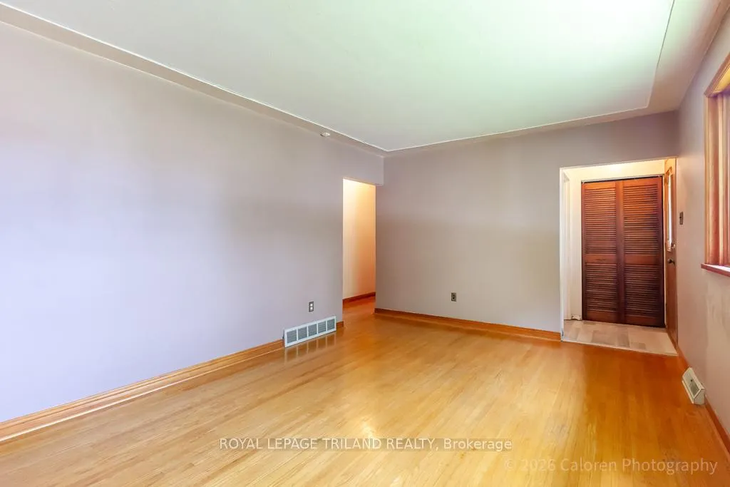Photo 10 of 227 Ellsworth Avenue, London, East O — HOMEH