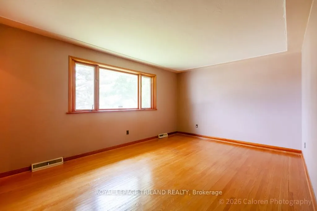 Photo 11 of 227 Ellsworth Avenue, London, East O — HOMEH