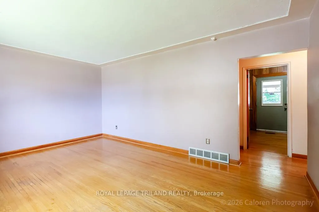Photo 13 of 227 Ellsworth Avenue, London, East O — HOMEH
